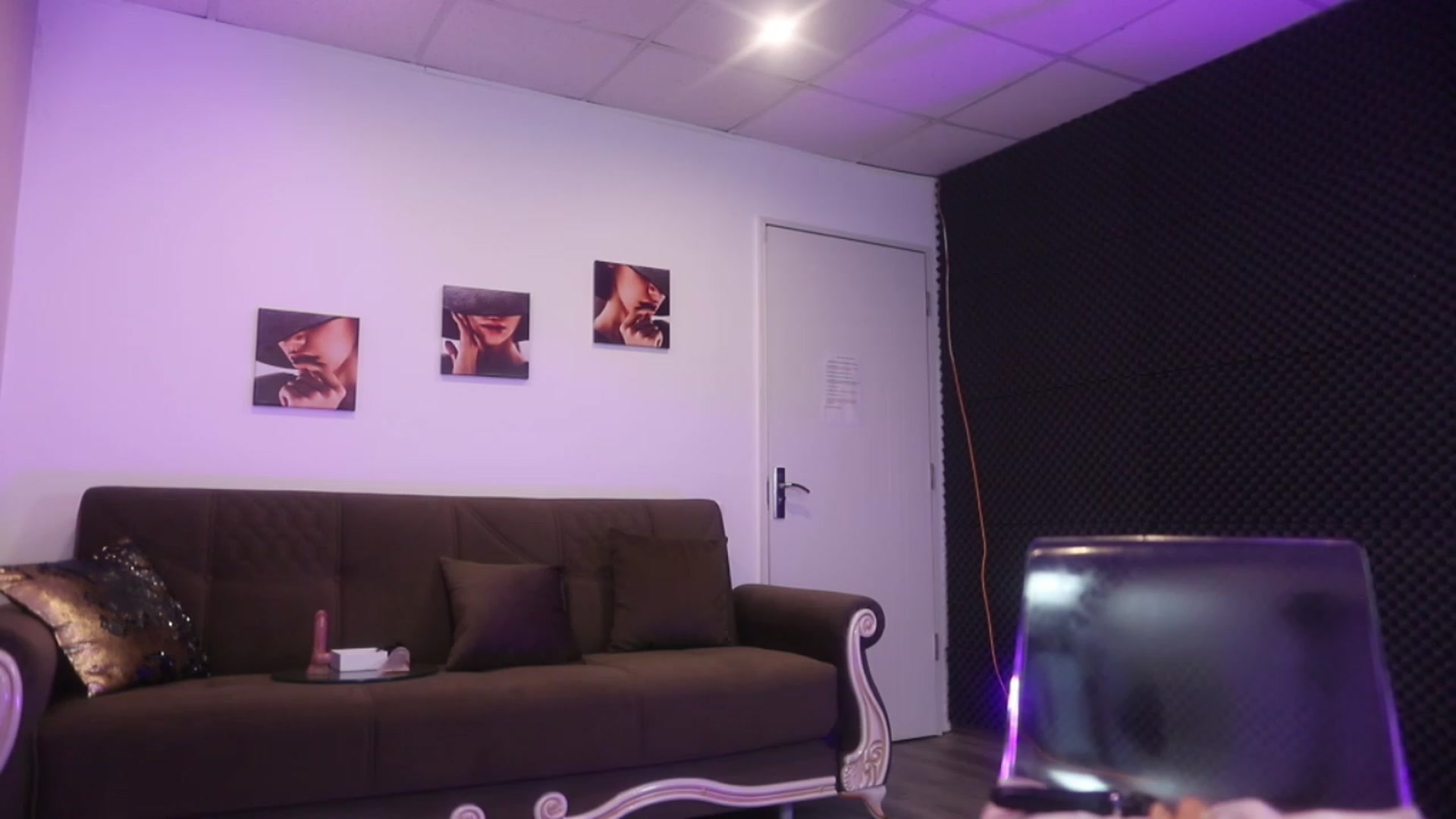 Gallery image thumbnail from Iceeyes1's myfreecams stream on, 01/19/2023, 11:36 image 10 of 20