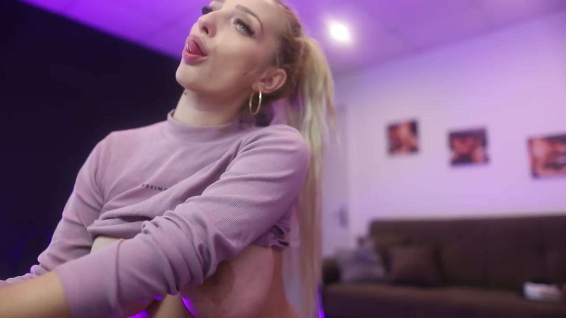 Gallery image thumbnail from Iceeyes1's myfreecams stream on, 01/25/2023, 13:08 image 16 of 20