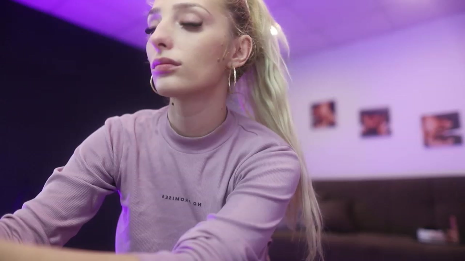 Gallery image thumbnail from Iceeyes1's myfreecams stream on, 01/25/2023, 13:08 image 19 of 20