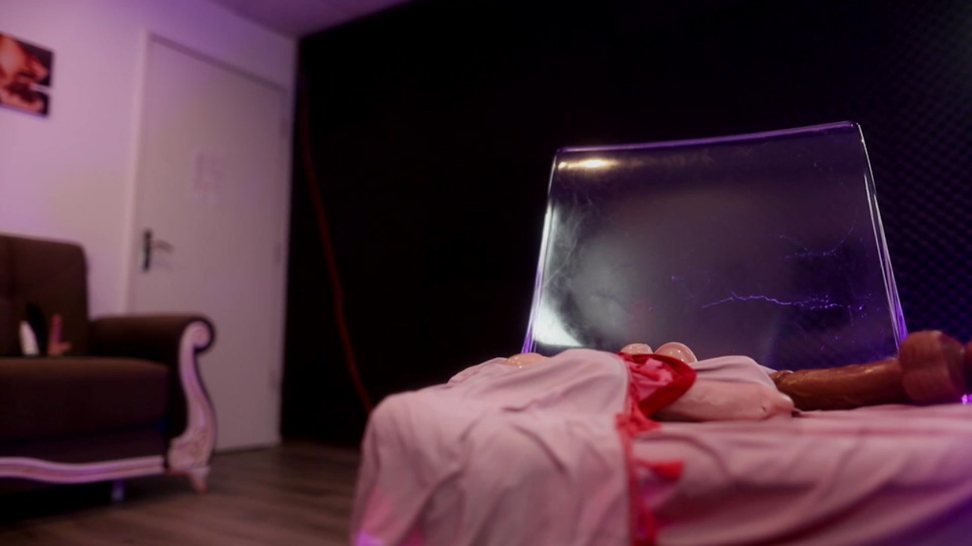 Gallery image thumbnail from Iceeyes1's myfreecams stream on, 03/18/2023, 12:41 image 16 of 20