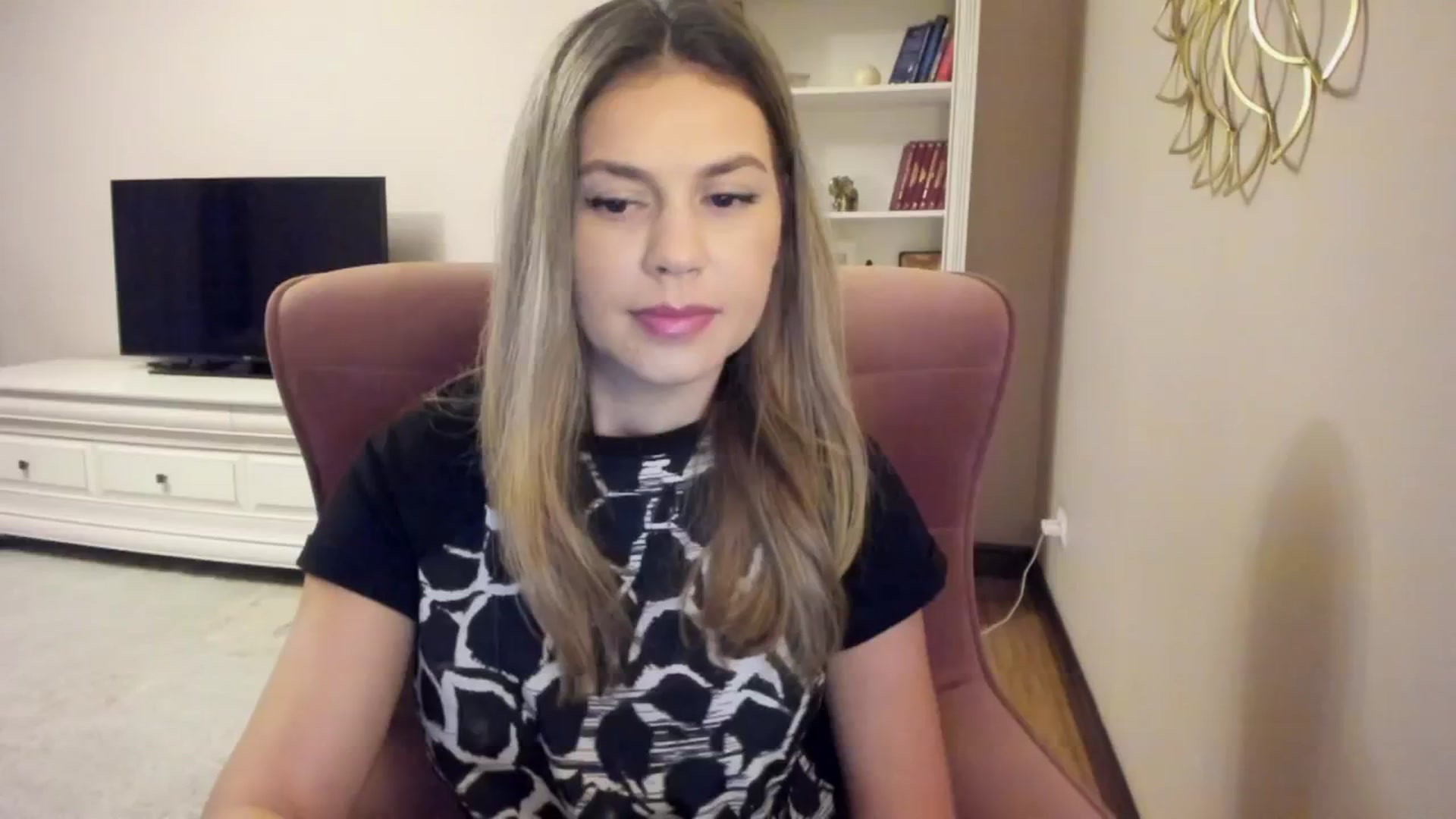 Gallery image thumbnail from IceyGirl's myfreecams stream on, 09/10/2024, 01:58 image 19 of 20