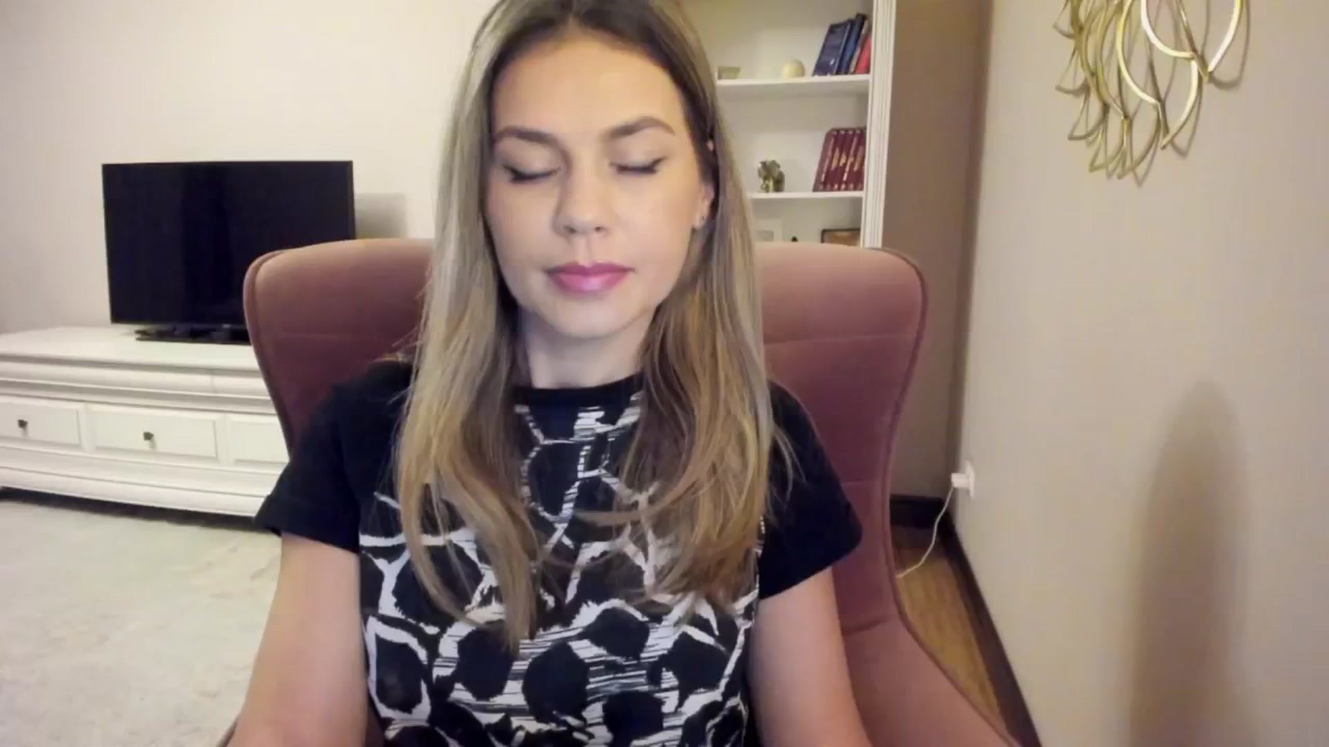 Gallery image thumbnail from IceyGirl's myfreecams stream on, 09/10/2024, 01:58 image 13 of 20