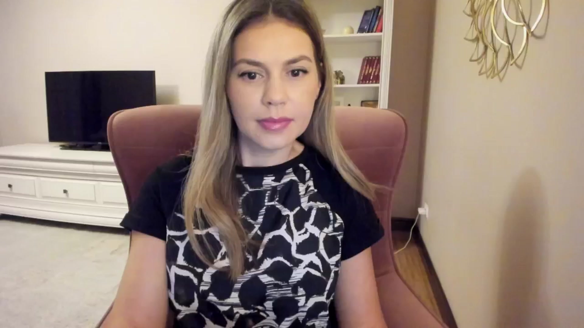 Gallery image thumbnail from IceyGirl's myfreecams stream on, 09/10/2024, 01:58 image 6 of 20