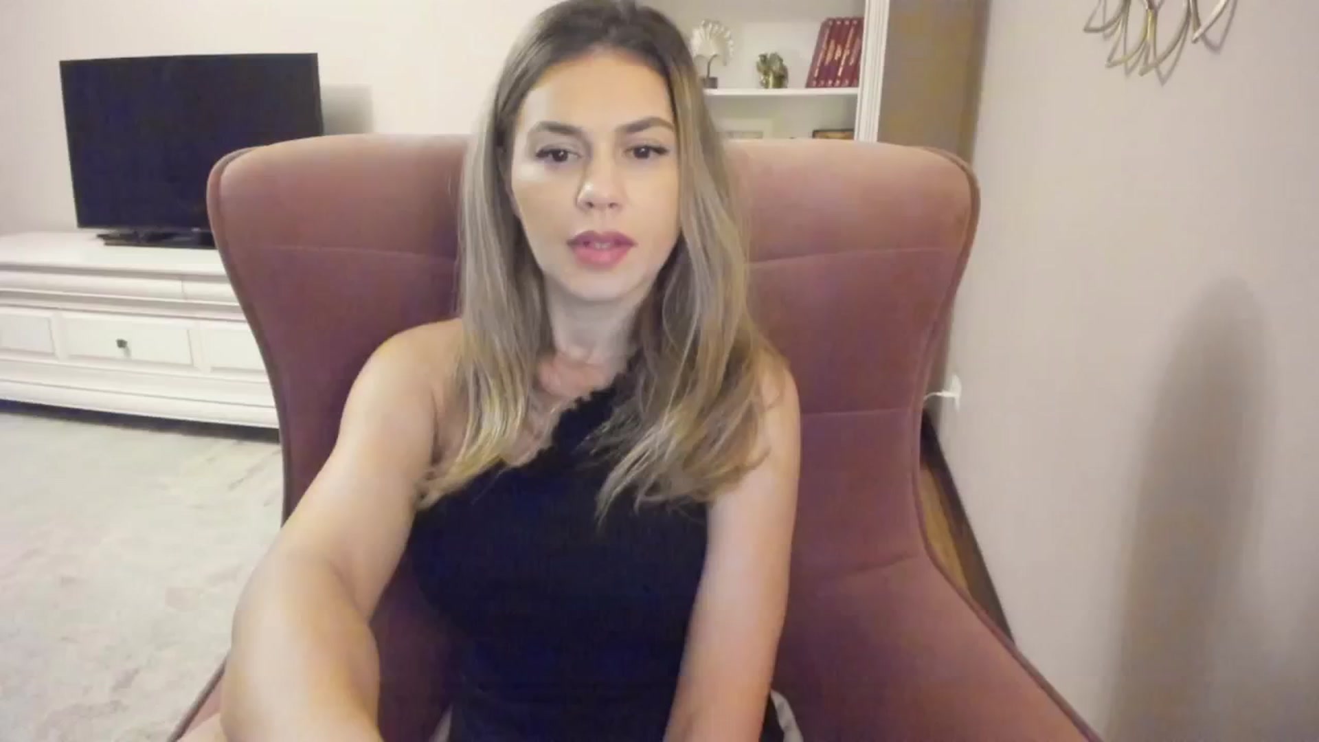 Gallery image thumbnail from IceyGirl's myfreecams stream on, 09/17/2024, 05:07 image 2 of 20