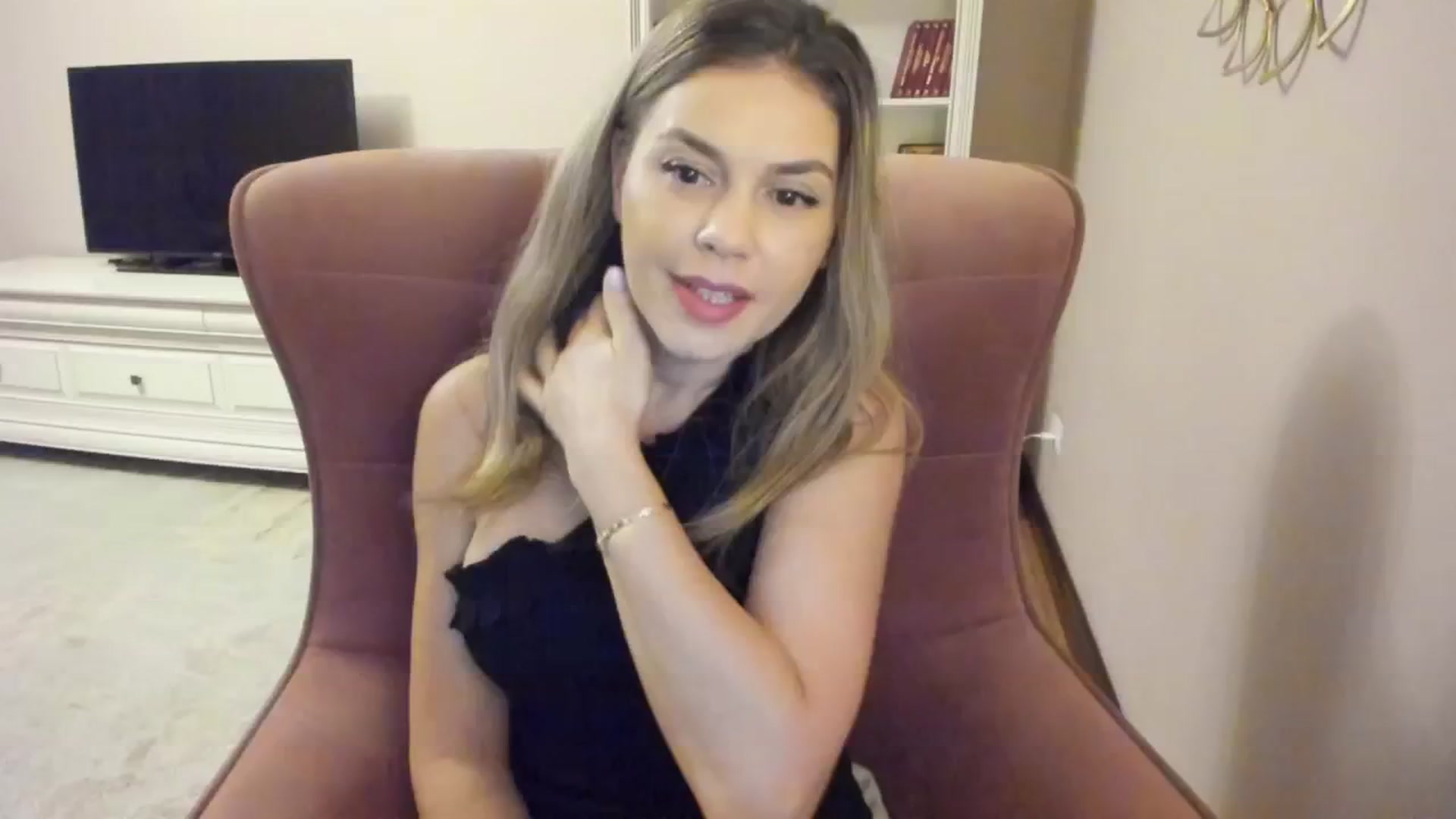 Gallery image thumbnail from IceyGirl's myfreecams stream on, 09/17/2024, 05:07 image 1 of 20