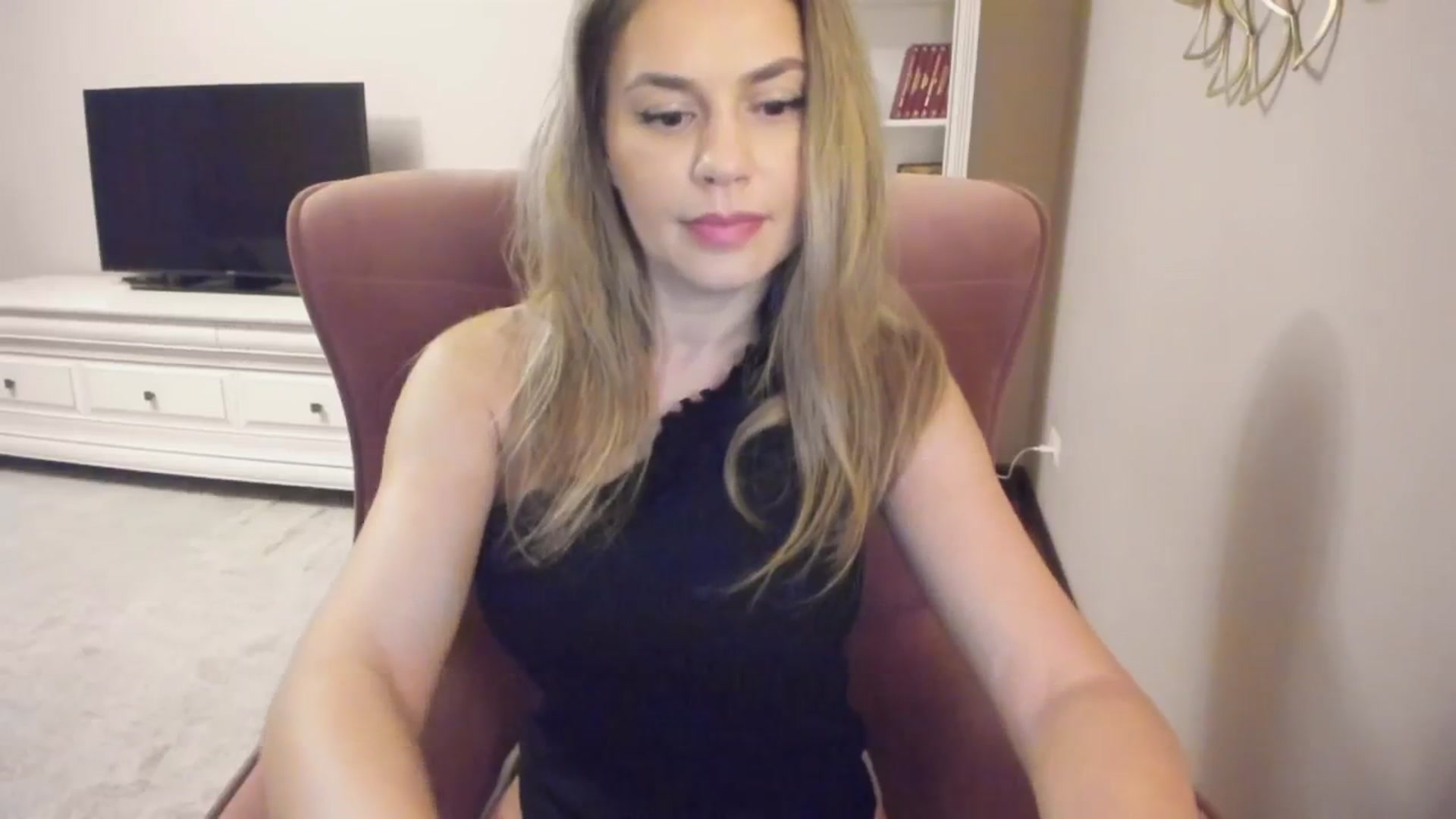 Gallery image thumbnail from IceyGirl's myfreecams stream on, 09/17/2024, 05:07 image 17 of 20