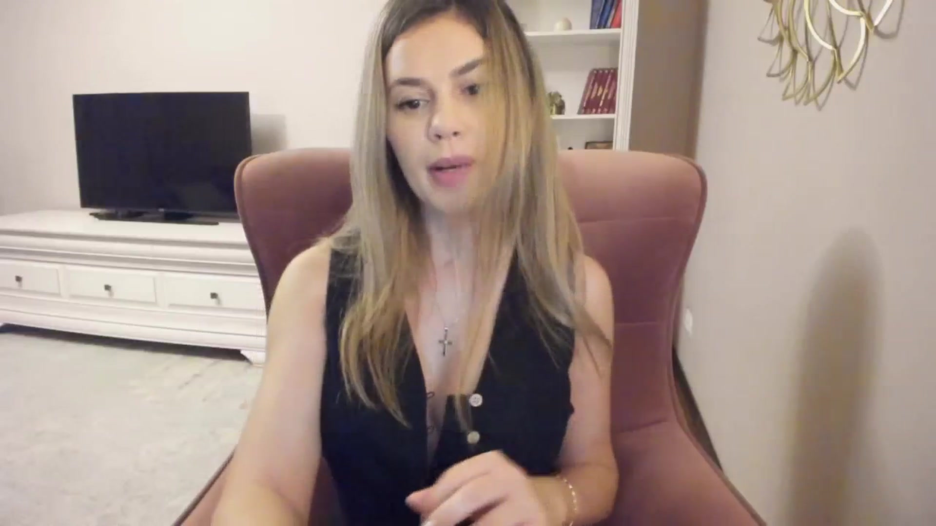 Gallery image thumbnail from IceyGirl's myfreecams stream on, 09/30/2024, 03:46 image 9 of 20