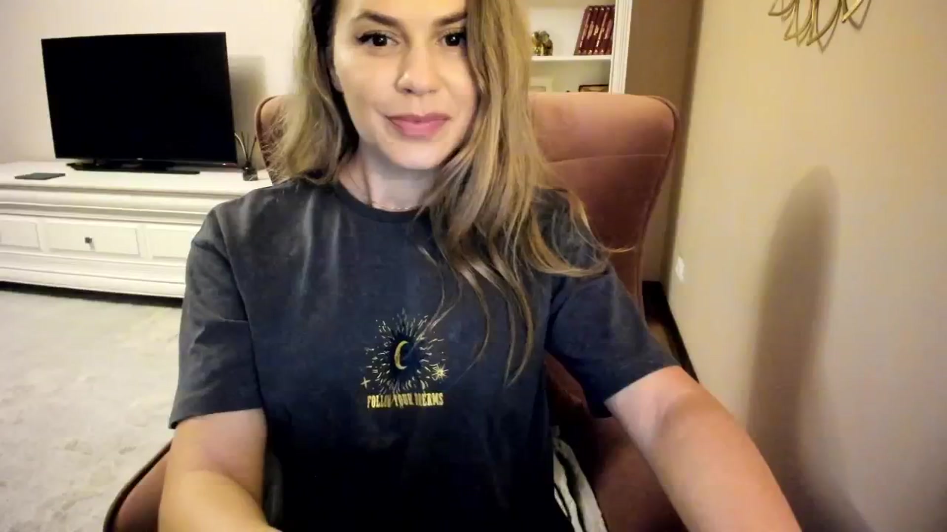 Gallery image thumbnail from IceyGirl's myfreecams stream on, 10/05/2024, 23:39 image 17 of 20