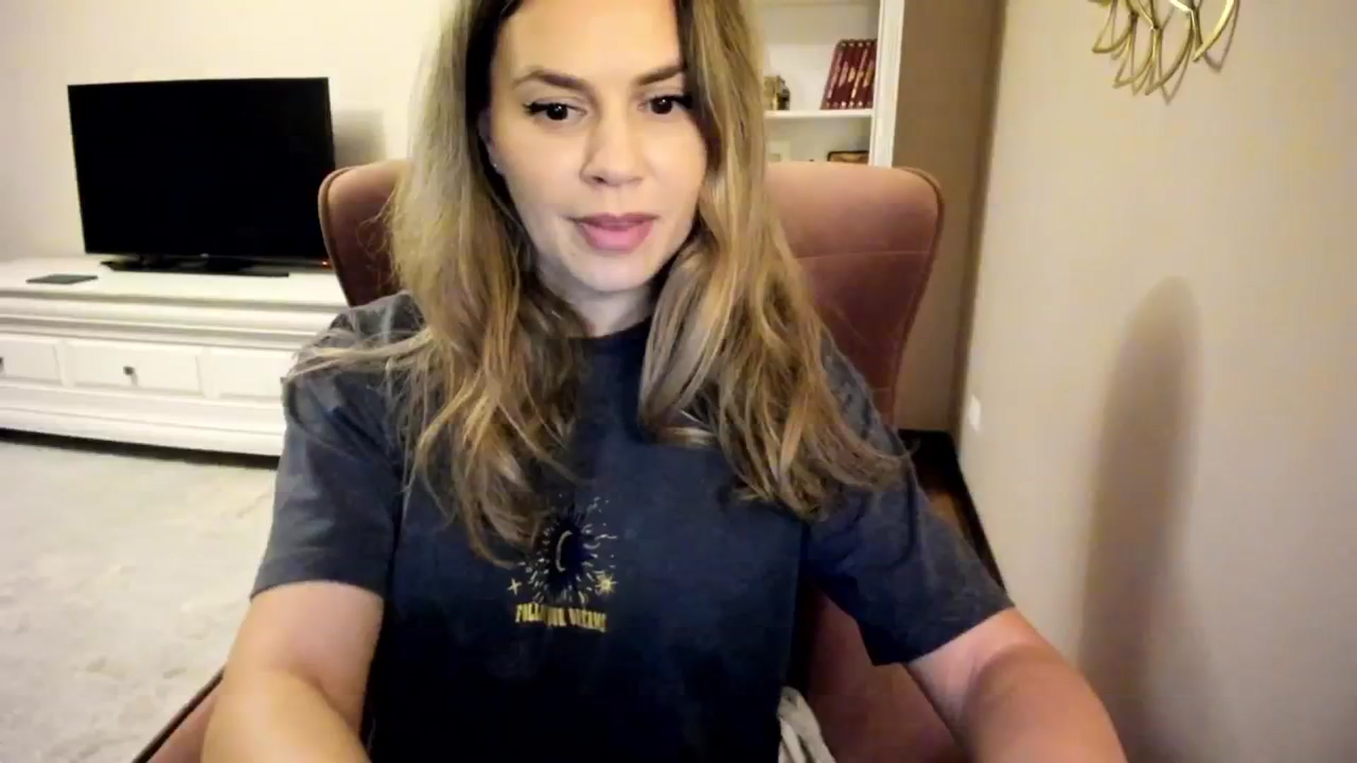 Gallery image thumbnail from IceyGirl's myfreecams stream on, 10/05/2024, 23:39 image 15 of 20