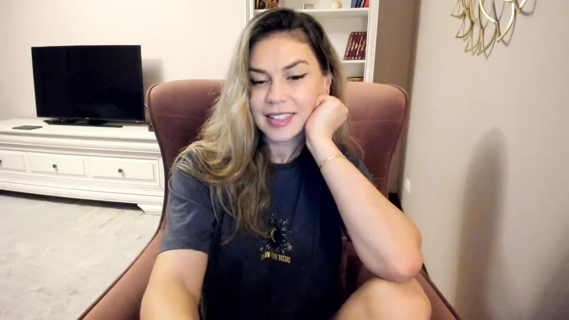 Gallery image thumbnail from IceyGirl's myfreecams stream on, 10/05/2024, 23:39 image 19 of 20
