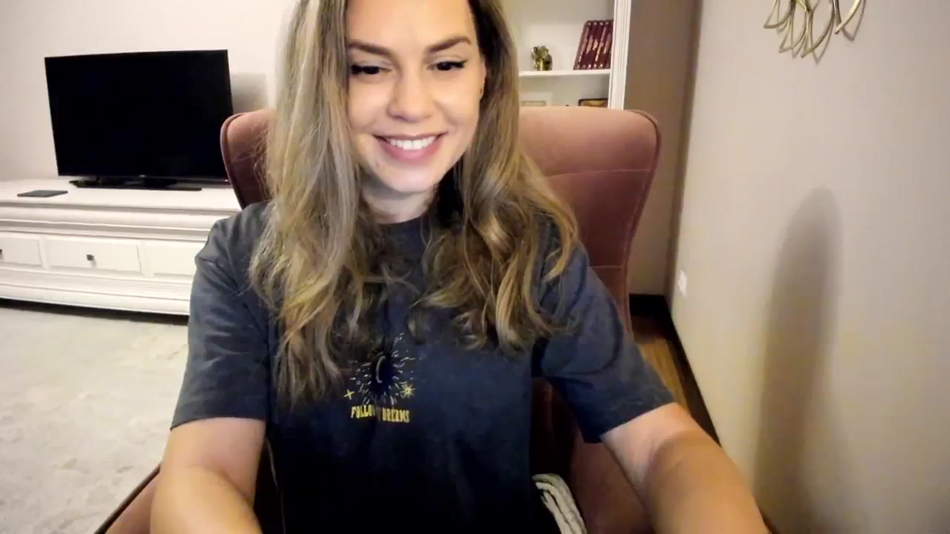 Gallery image thumbnail from IceyGirl's myfreecams stream on, 10/05/2024, 23:39 image 14 of 20