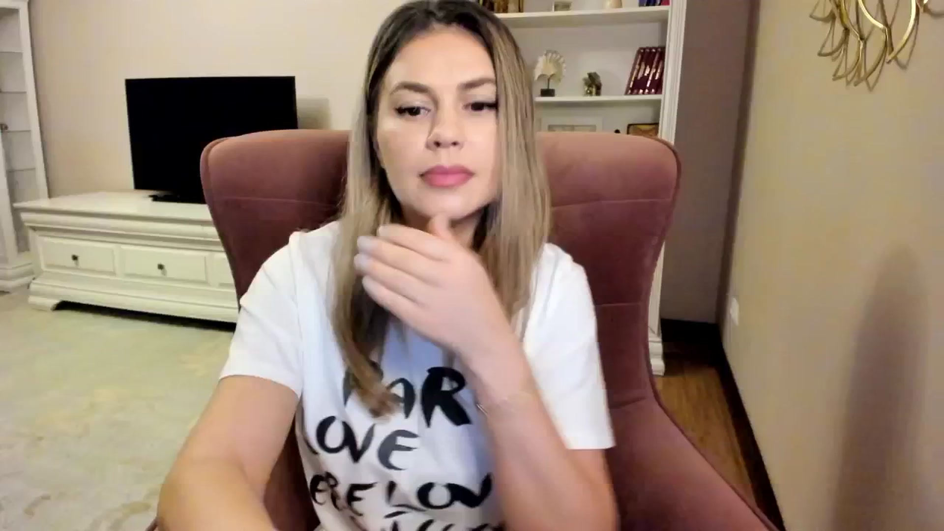 Gallery image thumbnail from IceyGirl's myfreecams stream on, 10/10/2024, 03:16 image 4 of 20