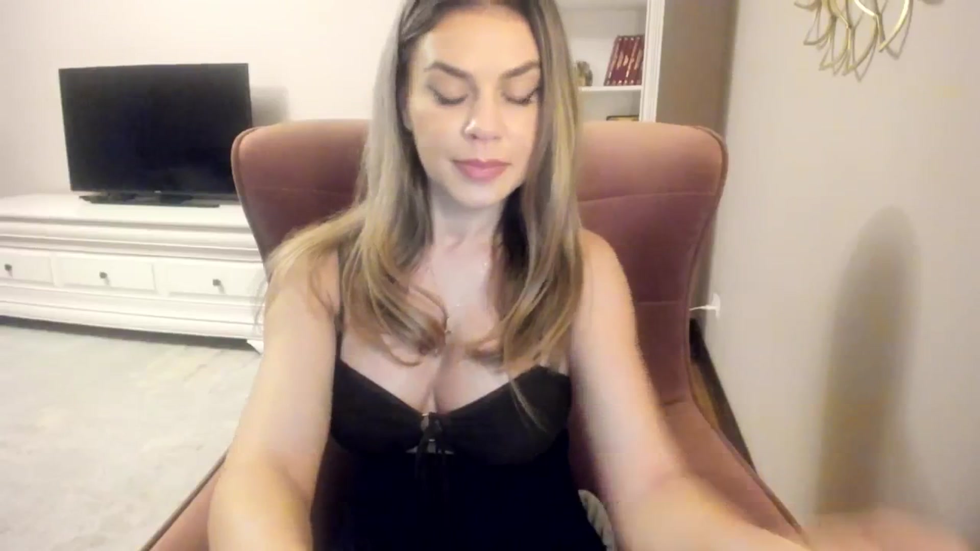 Gallery image thumbnail from IceyGirl's myfreecams stream on, 10/13/2024, 22:34 image 11 of 20