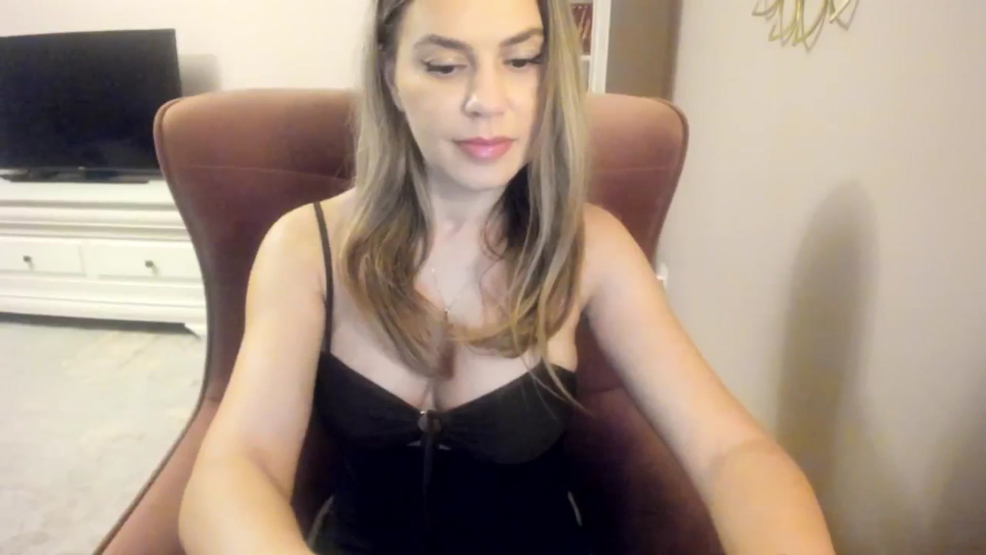 Gallery image thumbnail from IceyGirl's myfreecams stream on, 10/13/2024, 22:34 image 5 of 20