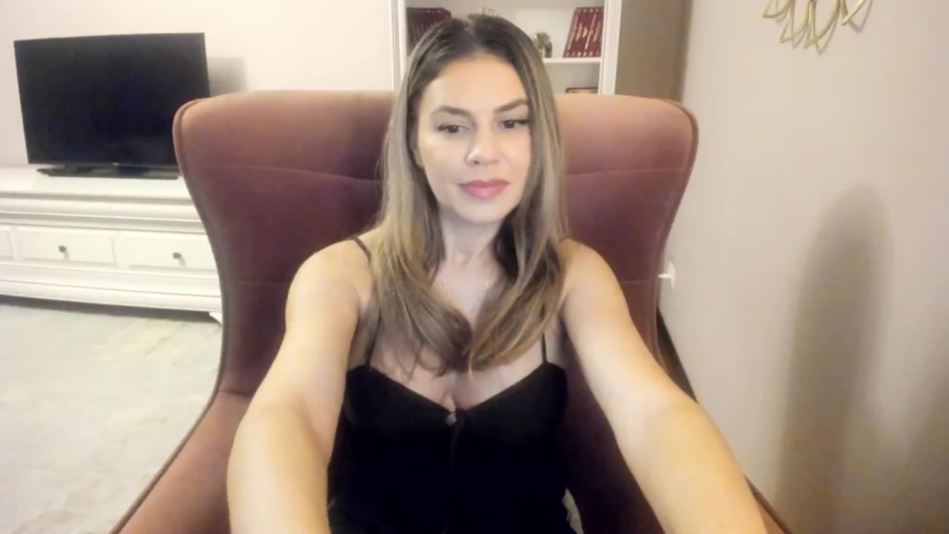 Gallery image thumbnail from IceyGirl's myfreecams stream on, 10/13/2024, 22:34 image 10 of 20