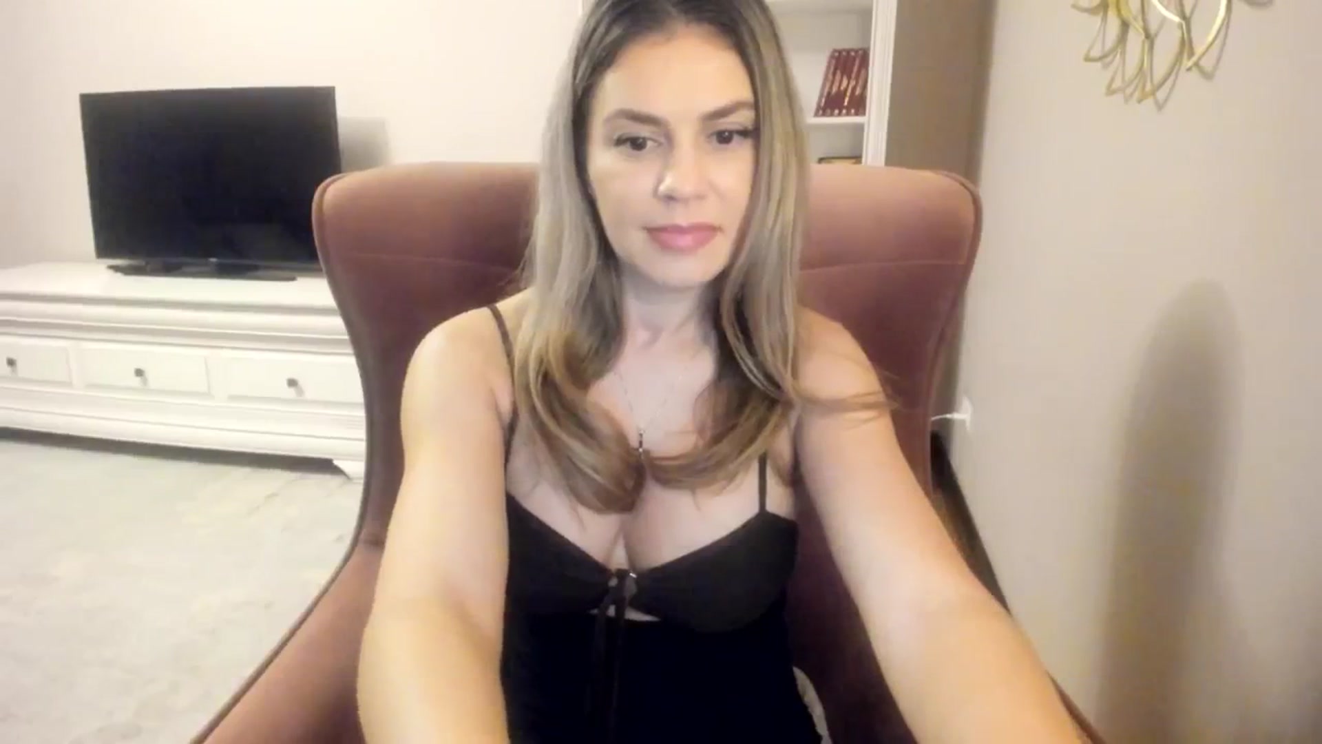 Gallery image thumbnail from IceyGirl's myfreecams stream on, 10/13/2024, 22:34 image 17 of 20