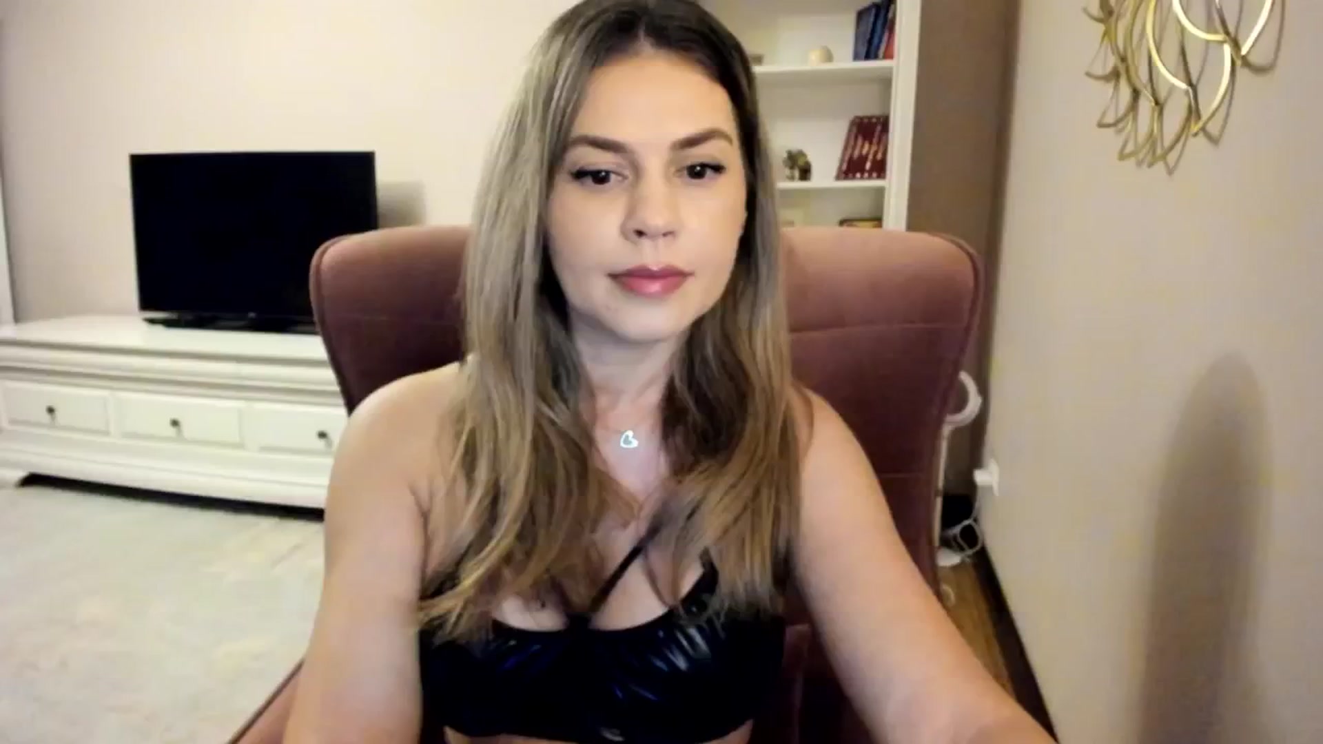 Gallery image thumbnail from IceyGirl's myfreecams stream on, 10/17/2024, 21:13 image 8 of 20