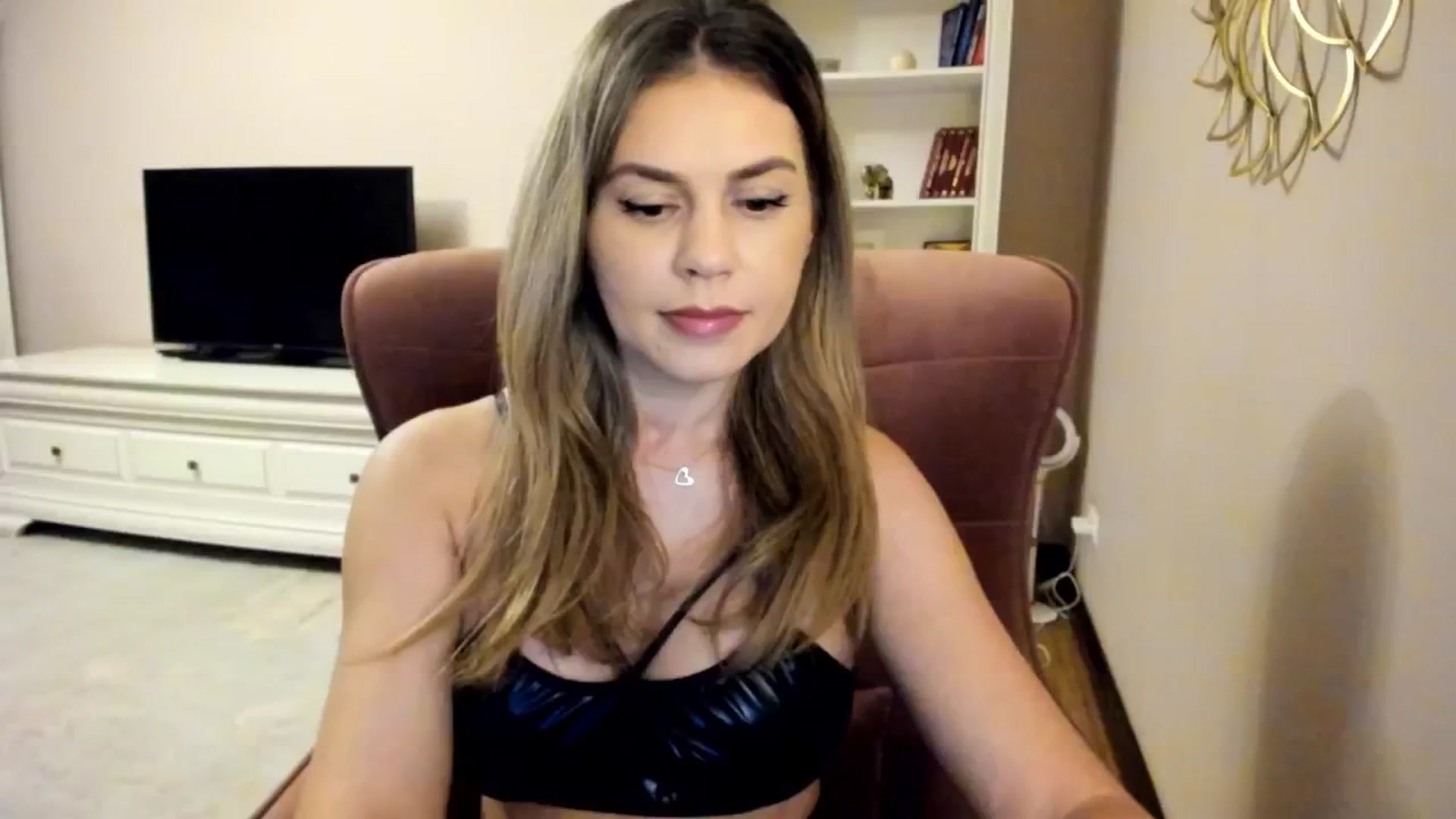 Gallery image thumbnail from IceyGirl's myfreecams stream on, 10/17/2024, 21:13 image 4 of 20