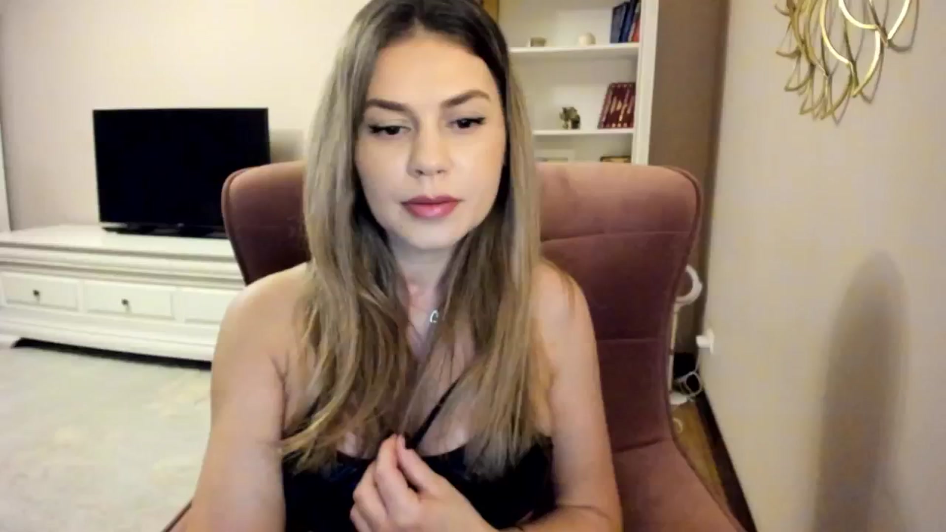 Gallery image thumbnail from IceyGirl's myfreecams stream on, 10/17/2024, 21:13 image 9 of 20