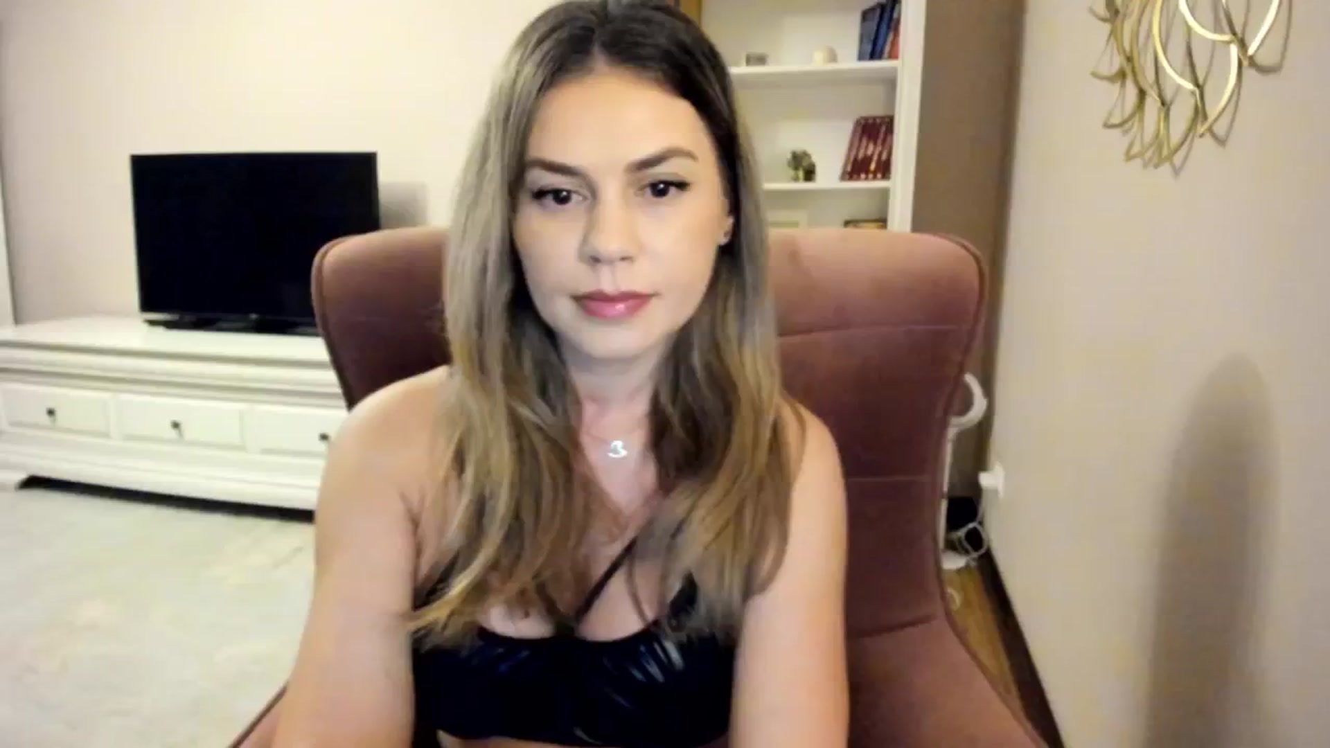 Gallery image thumbnail from IceyGirl's myfreecams stream on, 10/17/2024, 21:13 image 6 of 20