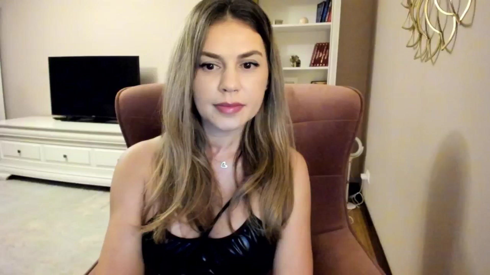 Gallery image thumbnail from IceyGirl's myfreecams stream on, 10/17/2024, 21:13 image 18 of 20