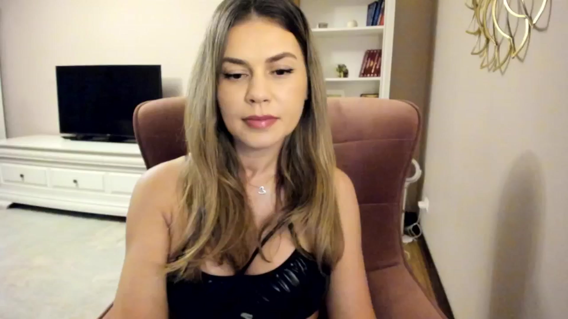 Gallery image thumbnail from IceyGirl's myfreecams stream on, 10/17/2024, 21:13 image 13 of 20