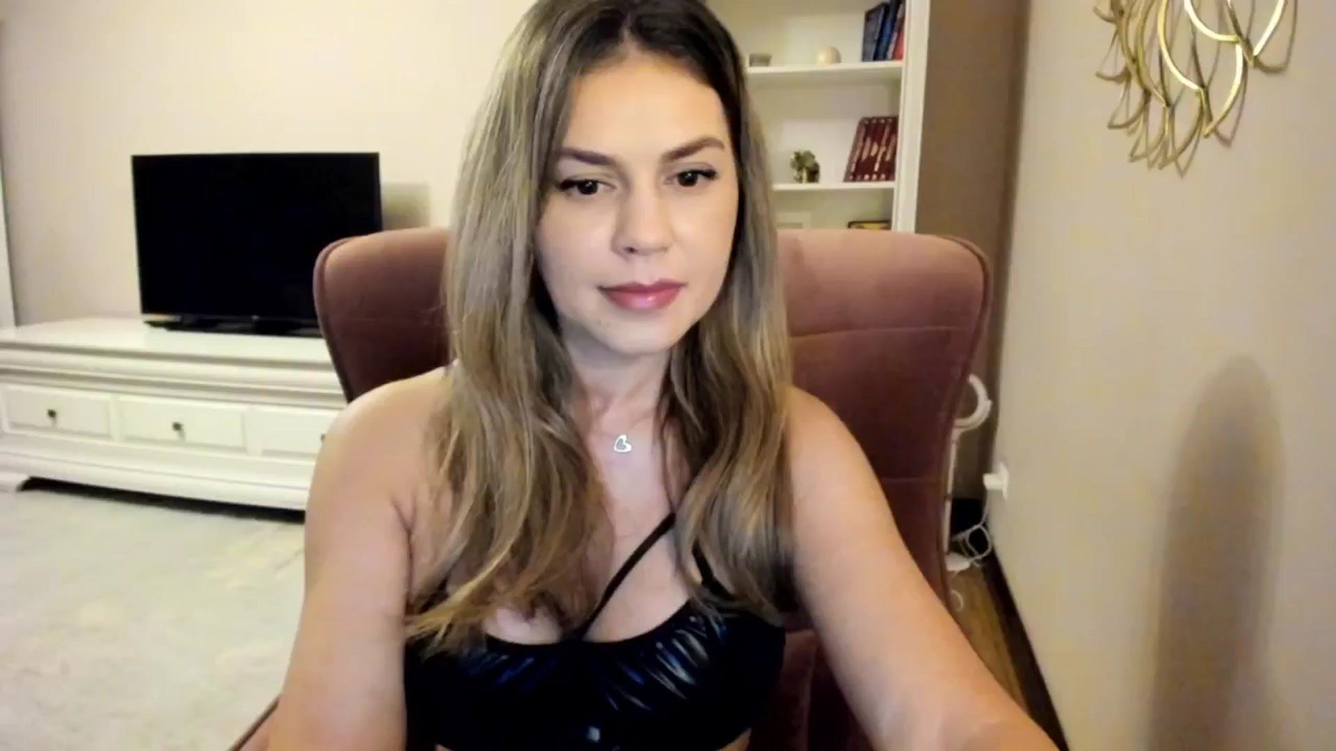 Gallery image thumbnail from IceyGirl's myfreecams stream on, 10/17/2024, 21:13 image 15 of 20