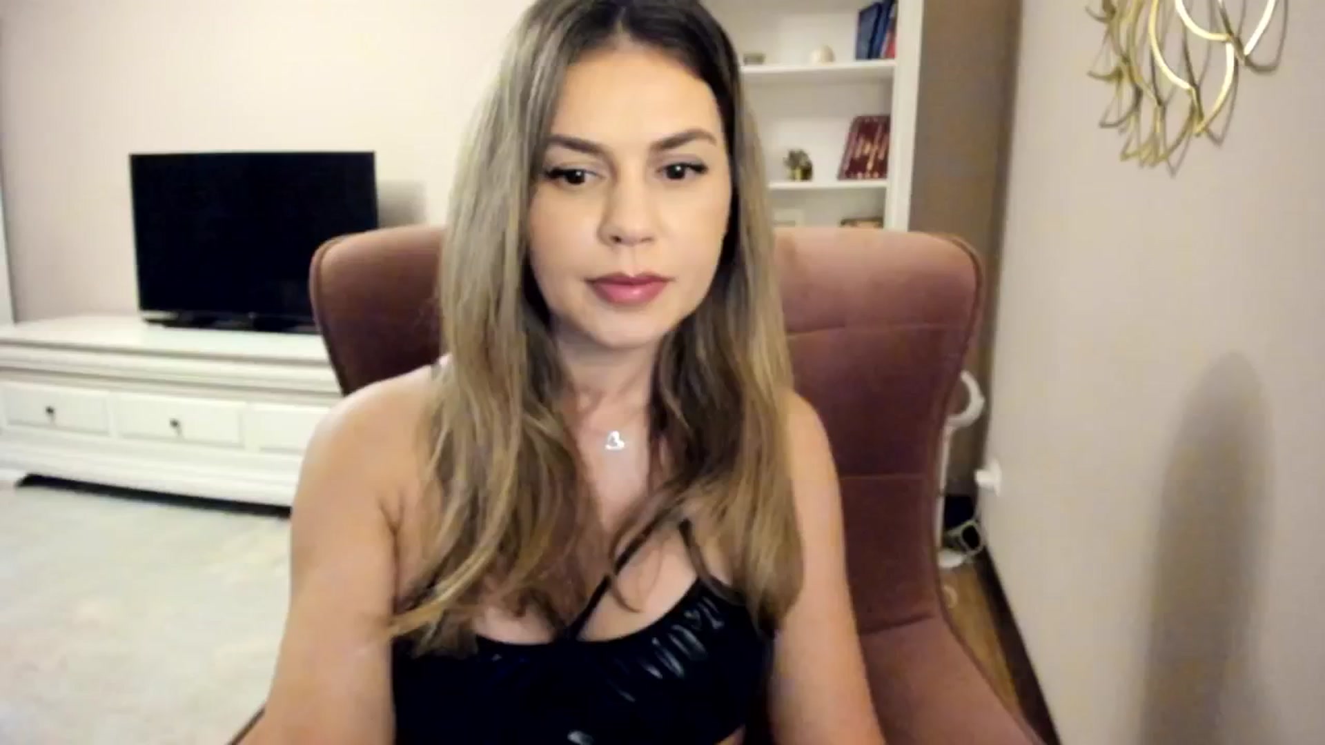 Gallery image thumbnail from IceyGirl's myfreecams stream on, 10/17/2024, 21:13 image 12 of 20