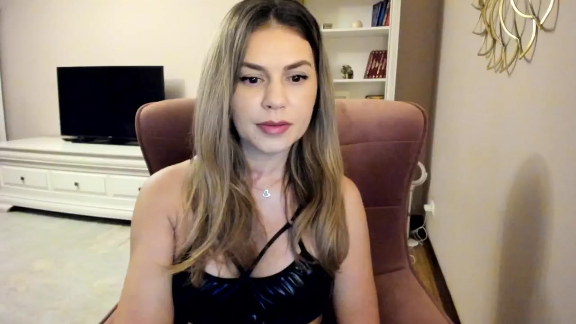 Gallery image thumbnail from IceyGirl's myfreecams stream on, 10/17/2024, 21:13 image 16 of 20