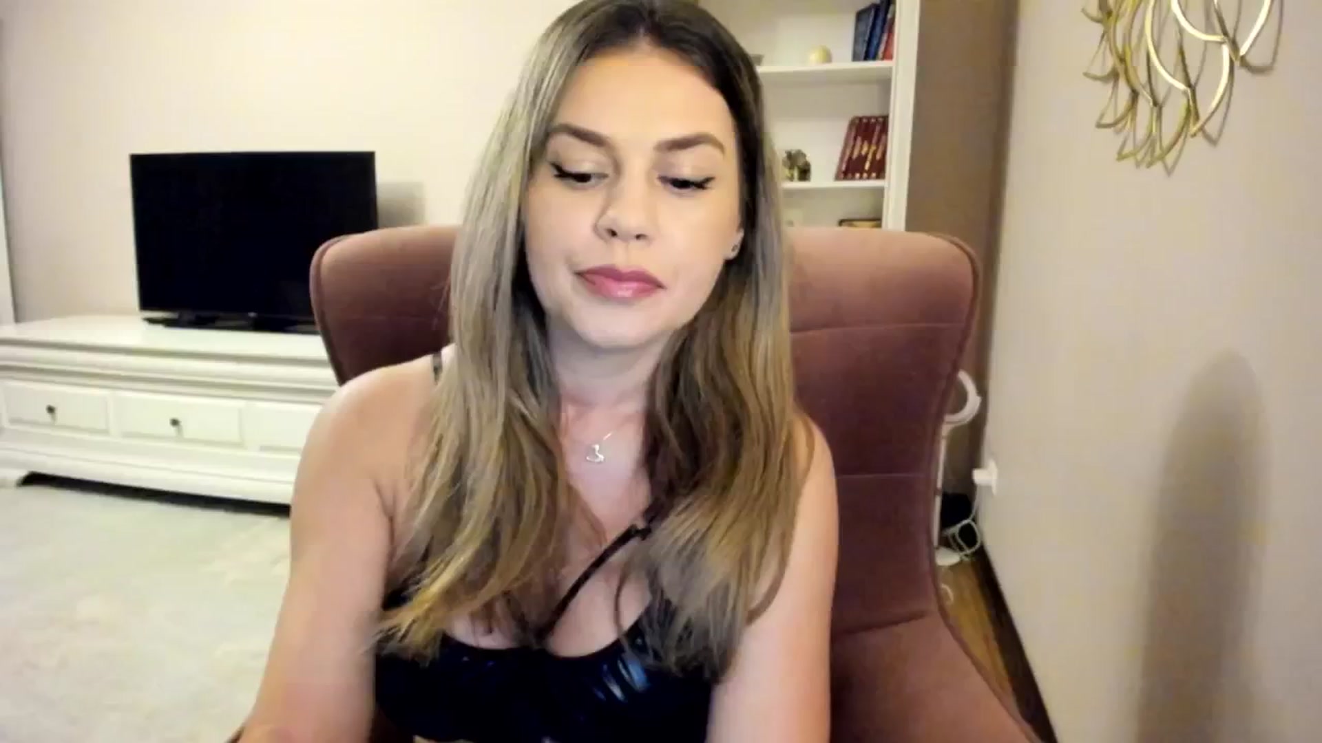 Gallery image thumbnail from IceyGirl's myfreecams stream on, 10/17/2024, 21:13 image 5 of 20