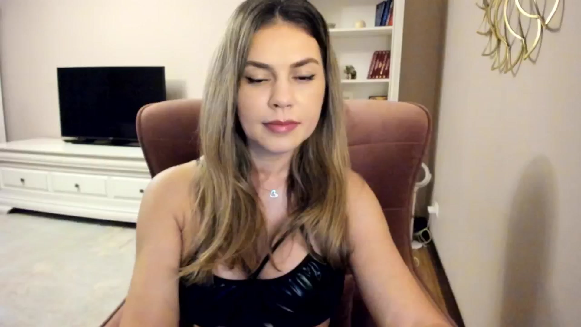 Gallery image thumbnail from IceyGirl's myfreecams stream on, 10/17/2024, 21:13 image 10 of 20