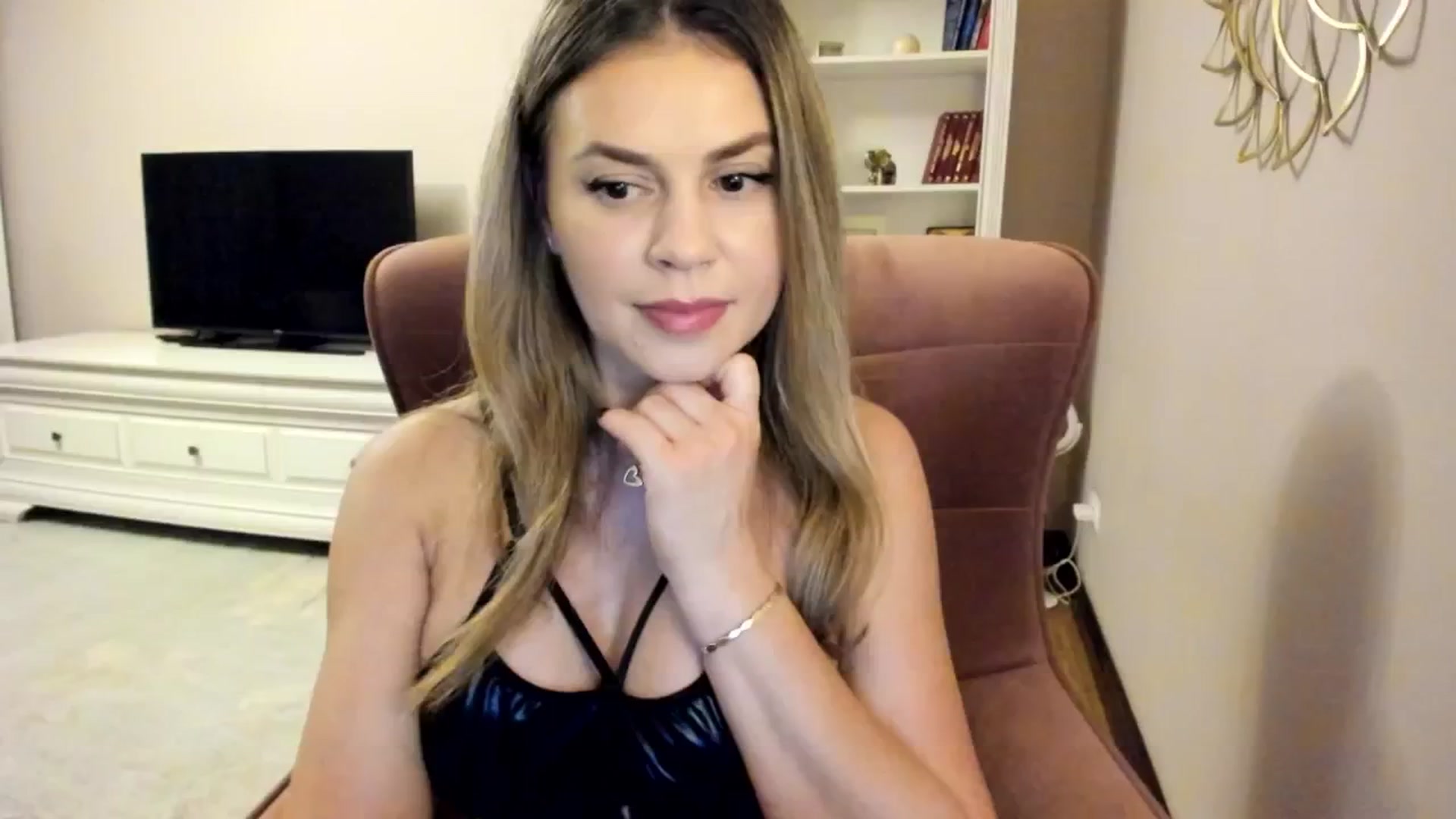 Gallery image thumbnail from IceyGirl's myfreecams stream on, 10/17/2024, 22:48 image 11 of 20