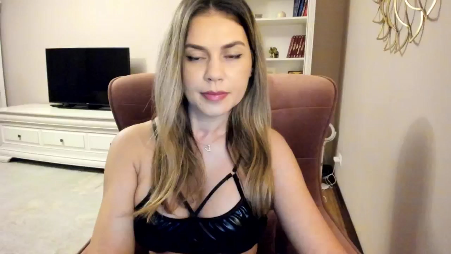 Gallery image thumbnail from IceyGirl's myfreecams stream on, 10/17/2024, 22:48 image 4 of 20