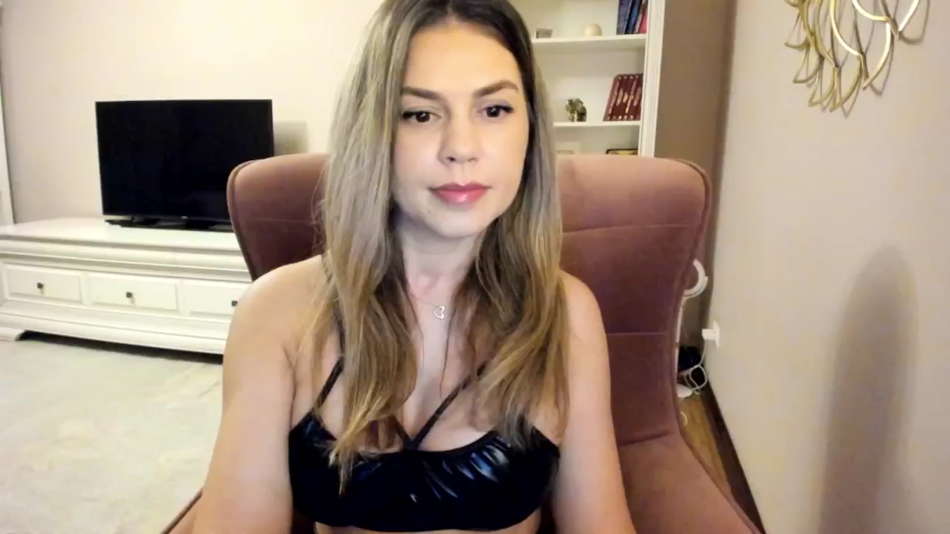 Gallery image thumbnail from IceyGirl's myfreecams stream on, 10/17/2024, 22:48 image 1 of 20