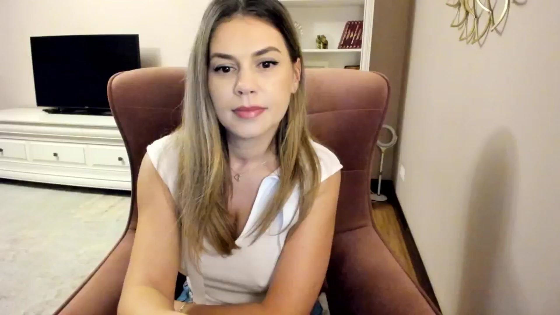 Gallery image thumbnail from IceyGirl's myfreecams stream on, 10/19/2024, 22:32 image 18 of 20