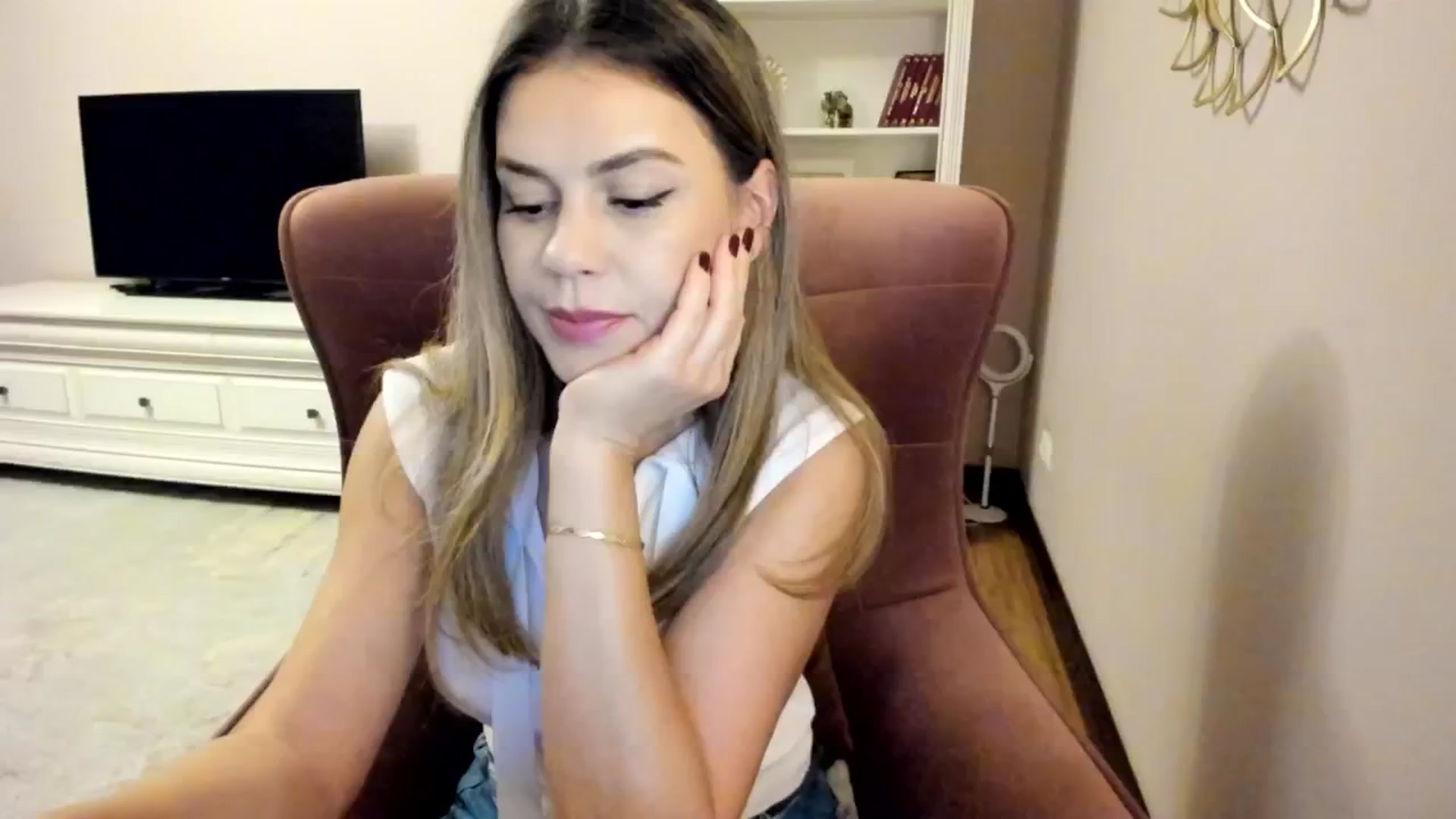 Gallery image thumbnail from IceyGirl's myfreecams stream on, 10/19/2024, 22:32 image 19 of 20