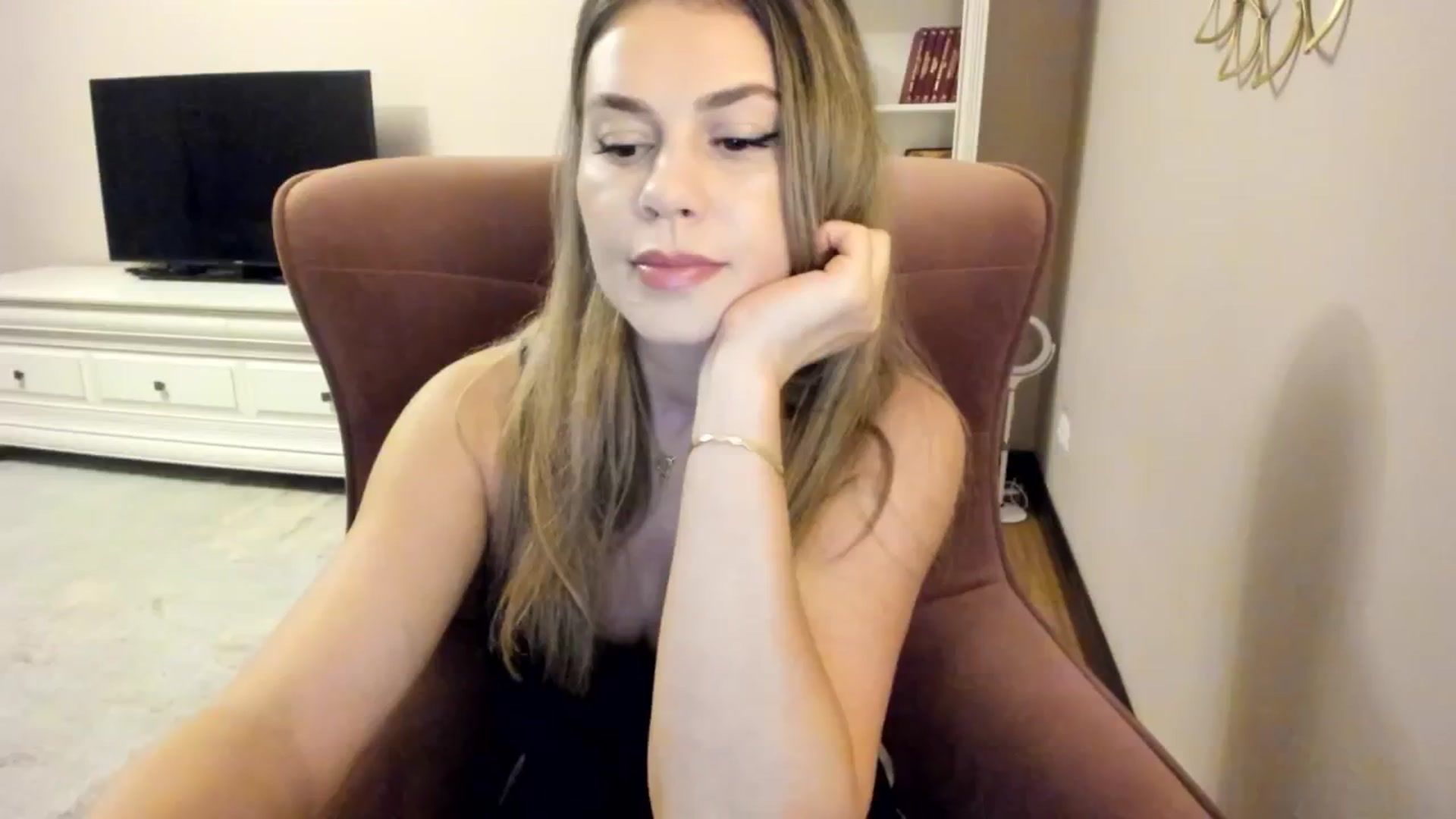 Gallery image thumbnail from IceyGirl's myfreecams stream on, 10/21/2024, 21:30 image 19 of 20