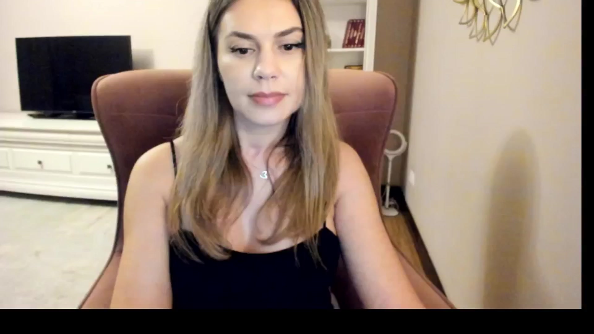 Gallery image thumbnail from IceyGirl's myfreecams stream on, 10/22/2024, 24:45 image 11 of 20