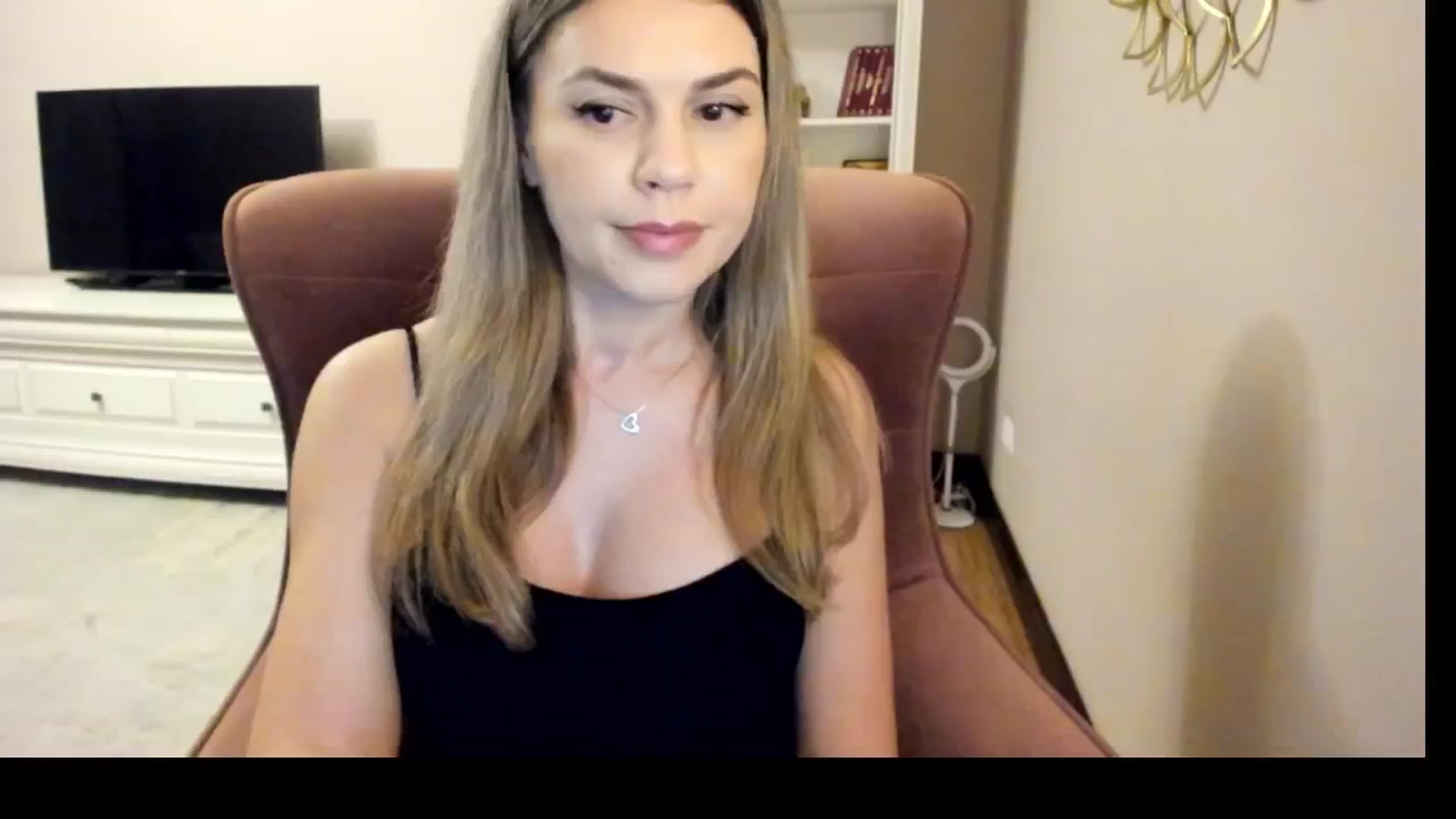 Gallery image thumbnail from IceyGirl's myfreecams stream on, 10/22/2024, 24:45 image 9 of 20