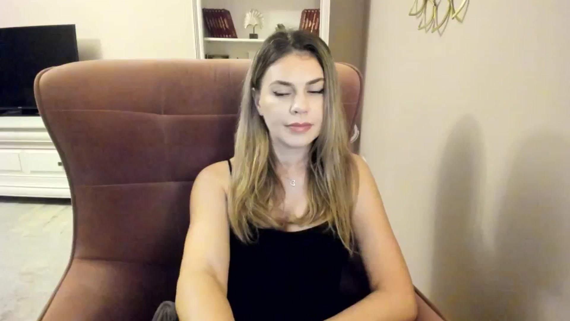 Gallery image thumbnail from IceyGirl's myfreecams stream on, 10/22/2024, 24:45 image 1 of 20