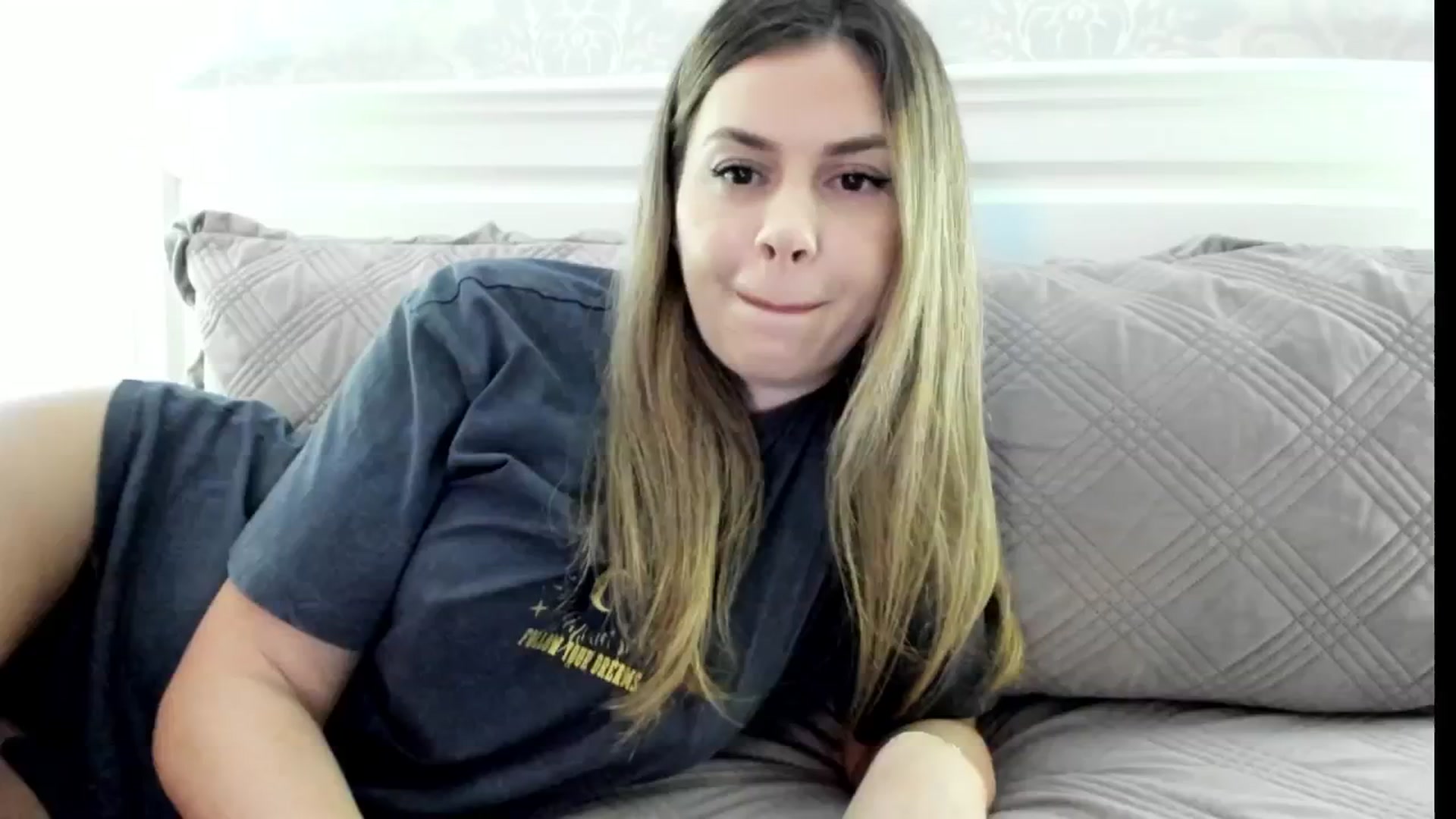 Gallery image thumbnail from IceyGirl's myfreecams stream on, 10/30/2024, 24:19 image 16 of 20