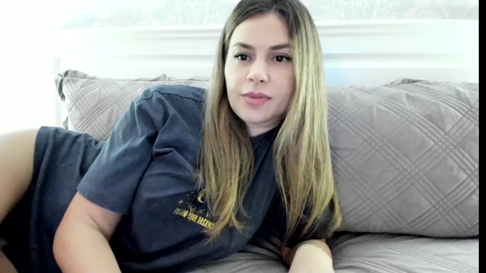 Gallery image thumbnail from IceyGirl's myfreecams stream on, 10/30/2024, 24:19 image 18 of 20