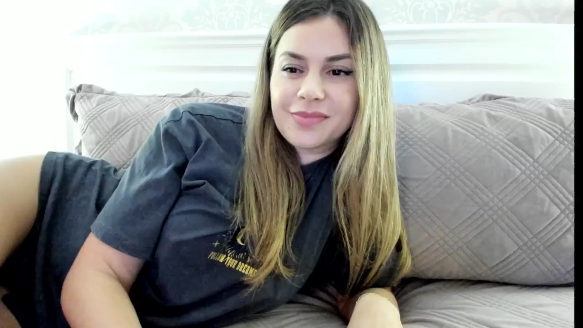 Gallery image thumbnail from IceyGirl's myfreecams stream on, 10/30/2024, 24:19 image 17 of 20