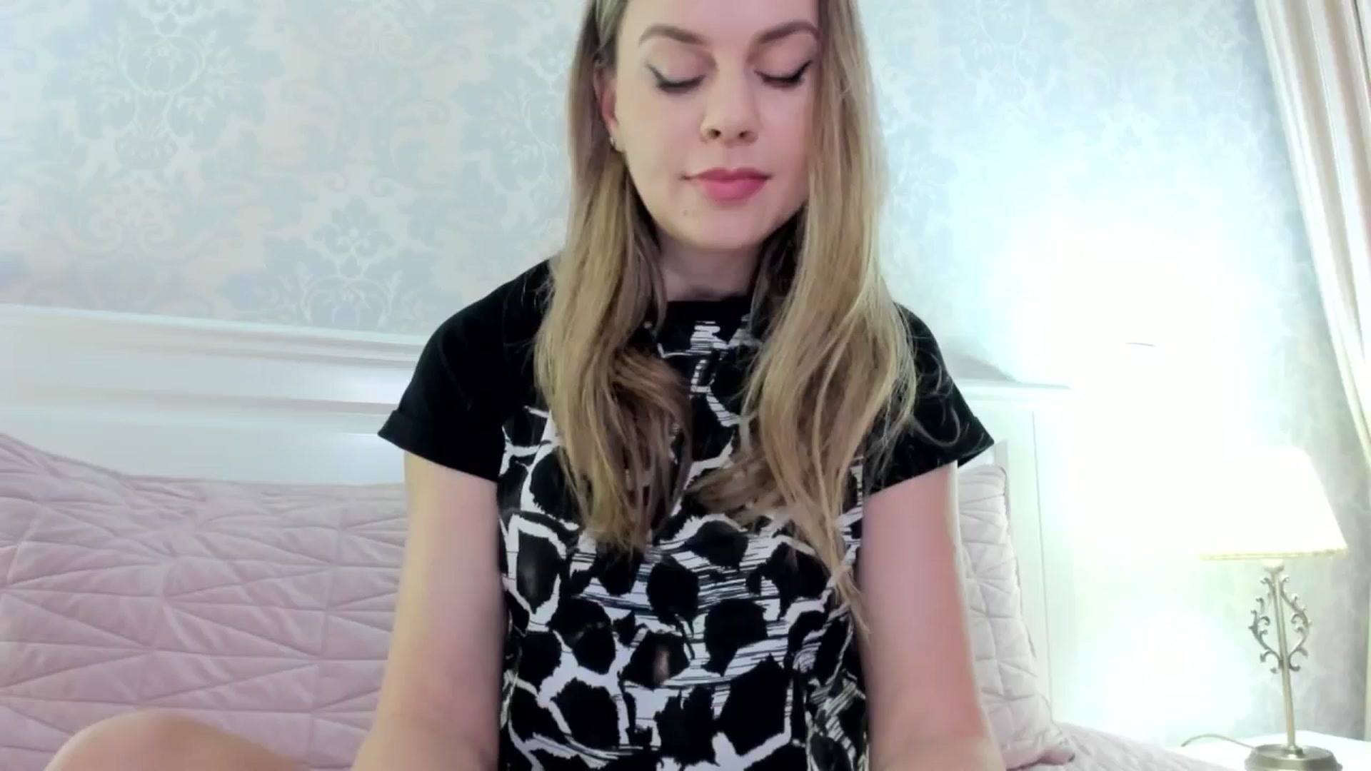 Gallery image thumbnail from IceyGirl's myfreecams stream on, 11/10/2024, 01:43 image 3 of 20