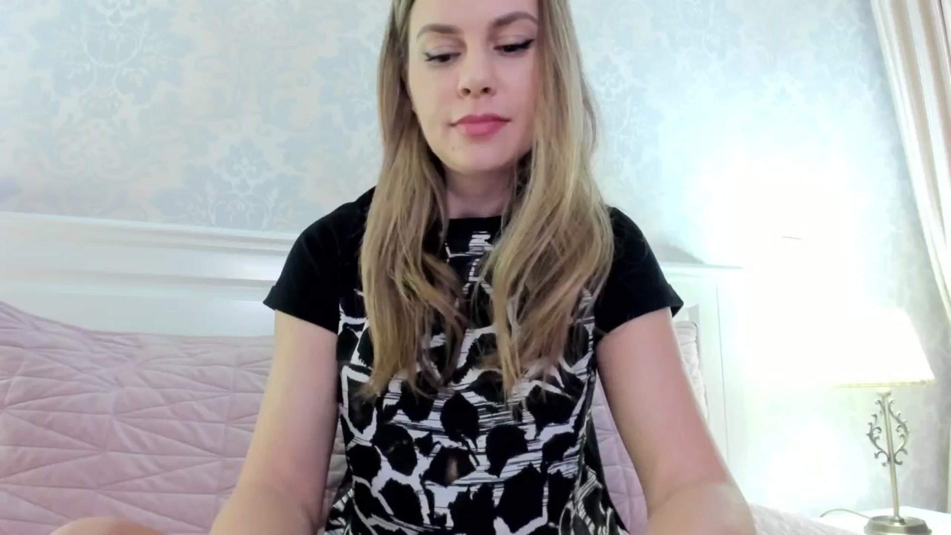 Gallery image thumbnail from IceyGirl's myfreecams stream on, 11/10/2024, 01:43 image 6 of 20