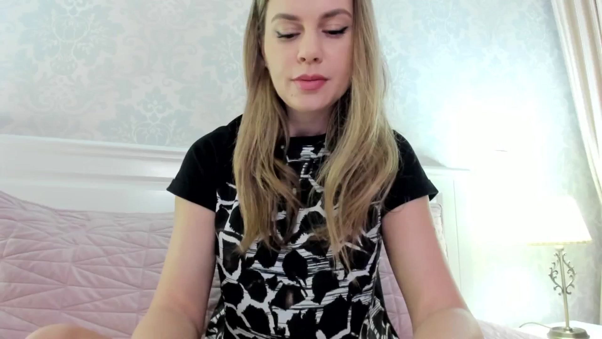 Gallery image thumbnail from IceyGirl's myfreecams stream on, 11/10/2024, 01:43 image 7 of 20