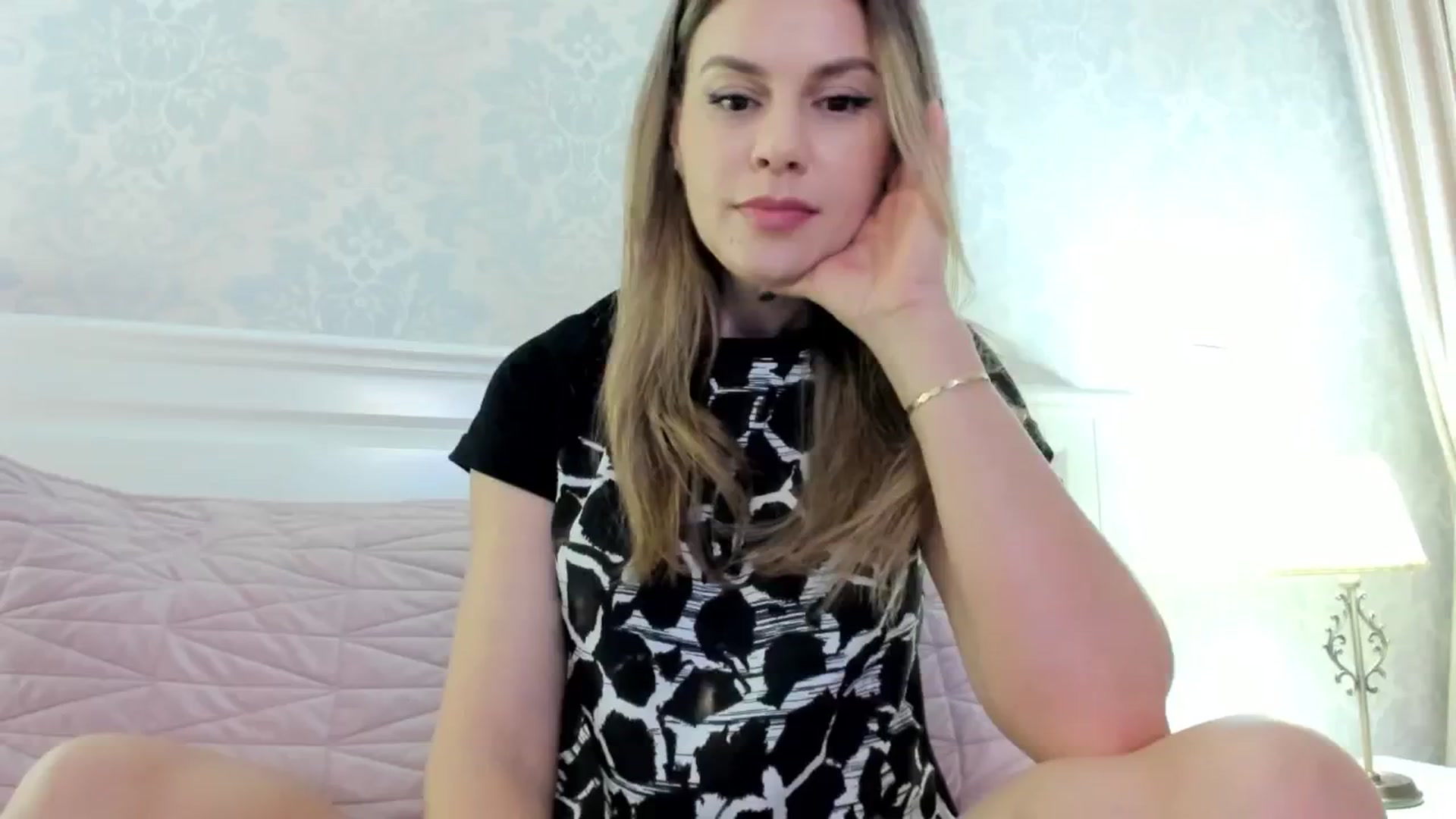 Gallery image thumbnail from IceyGirl's myfreecams stream on, 11/10/2024, 01:43 image 19 of 20