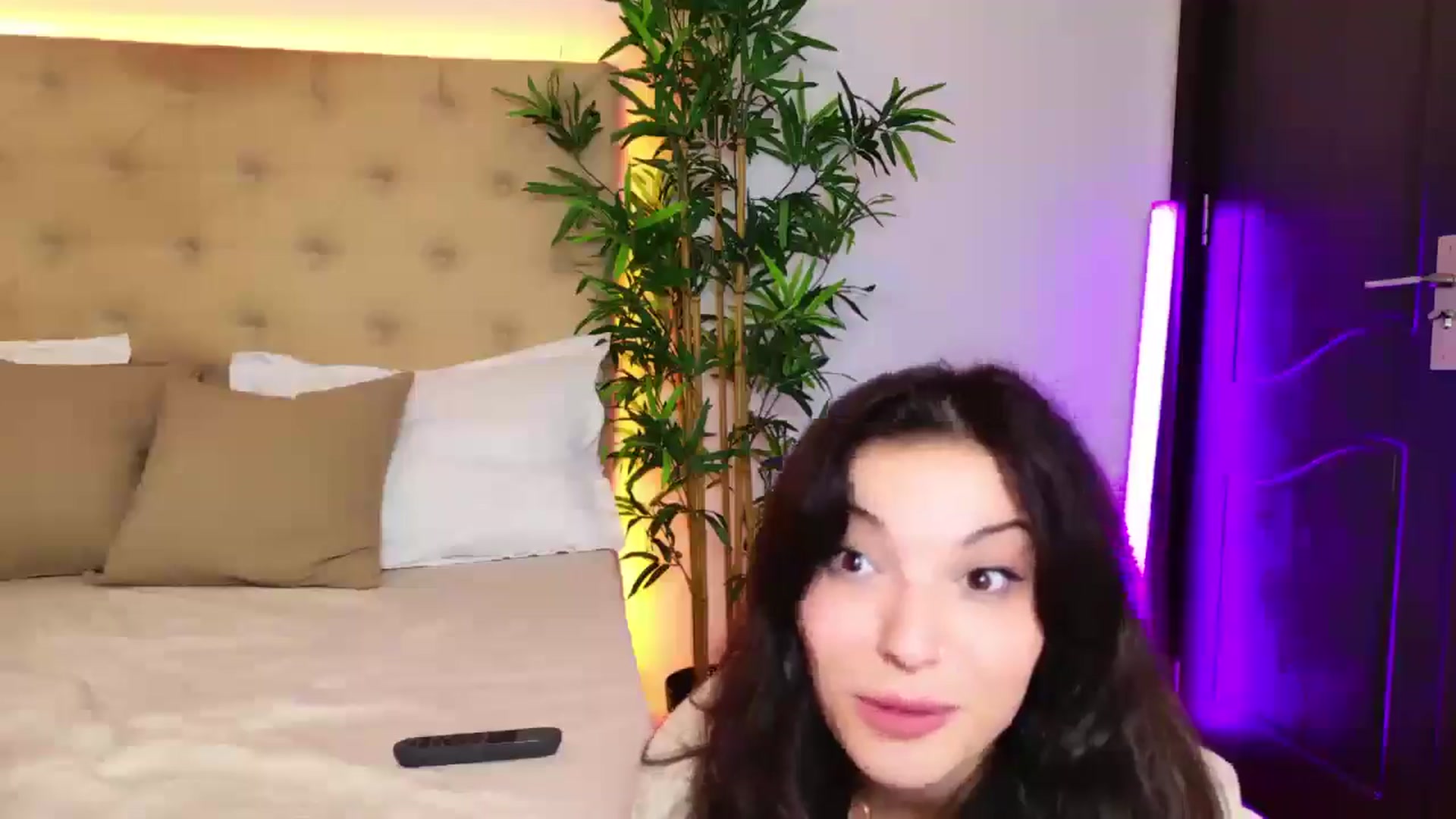 Gallery image thumbnail from IchTahira's myfreecams stream on, 05/31/2025, 11:04 image 19 of 20