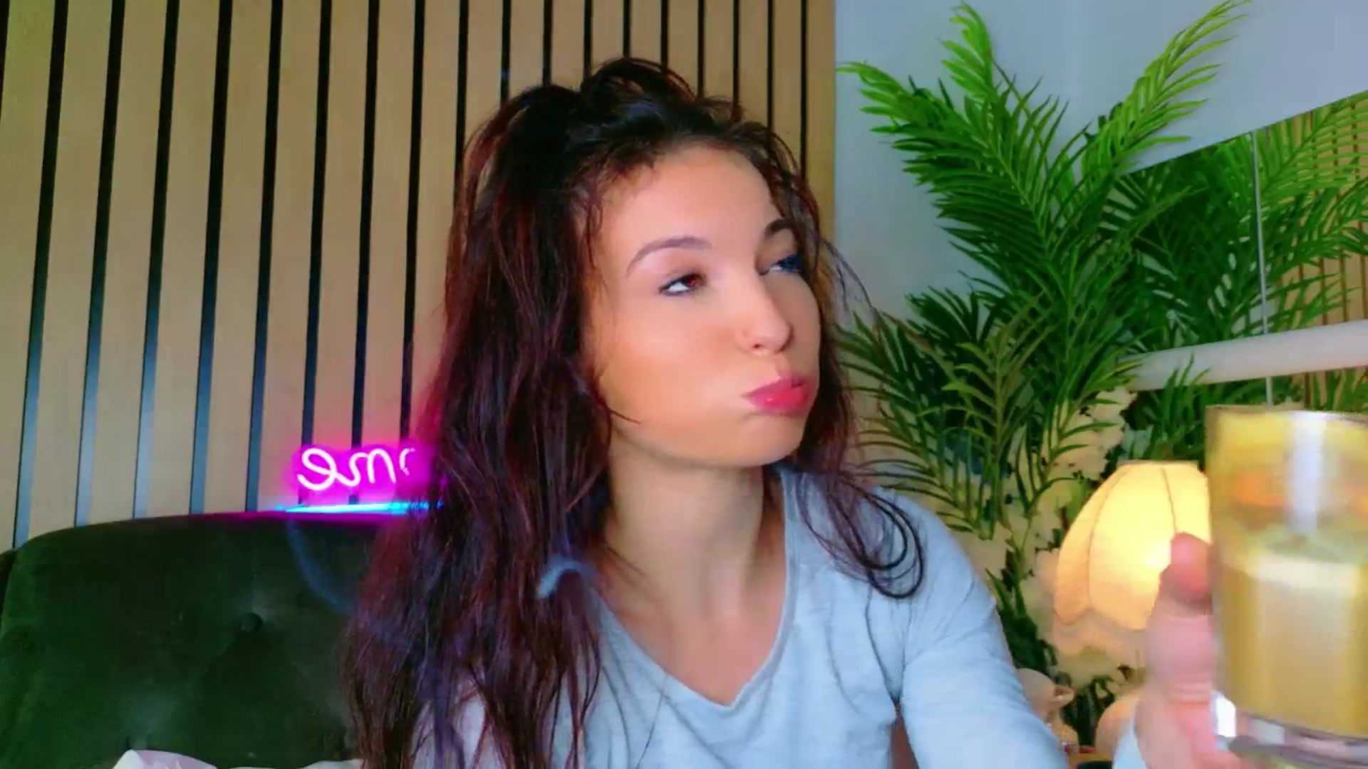 Gallery image thumbnail from IchTahira's myfreecams stream on, 08/29/2025, 10:11 image 10 of 20