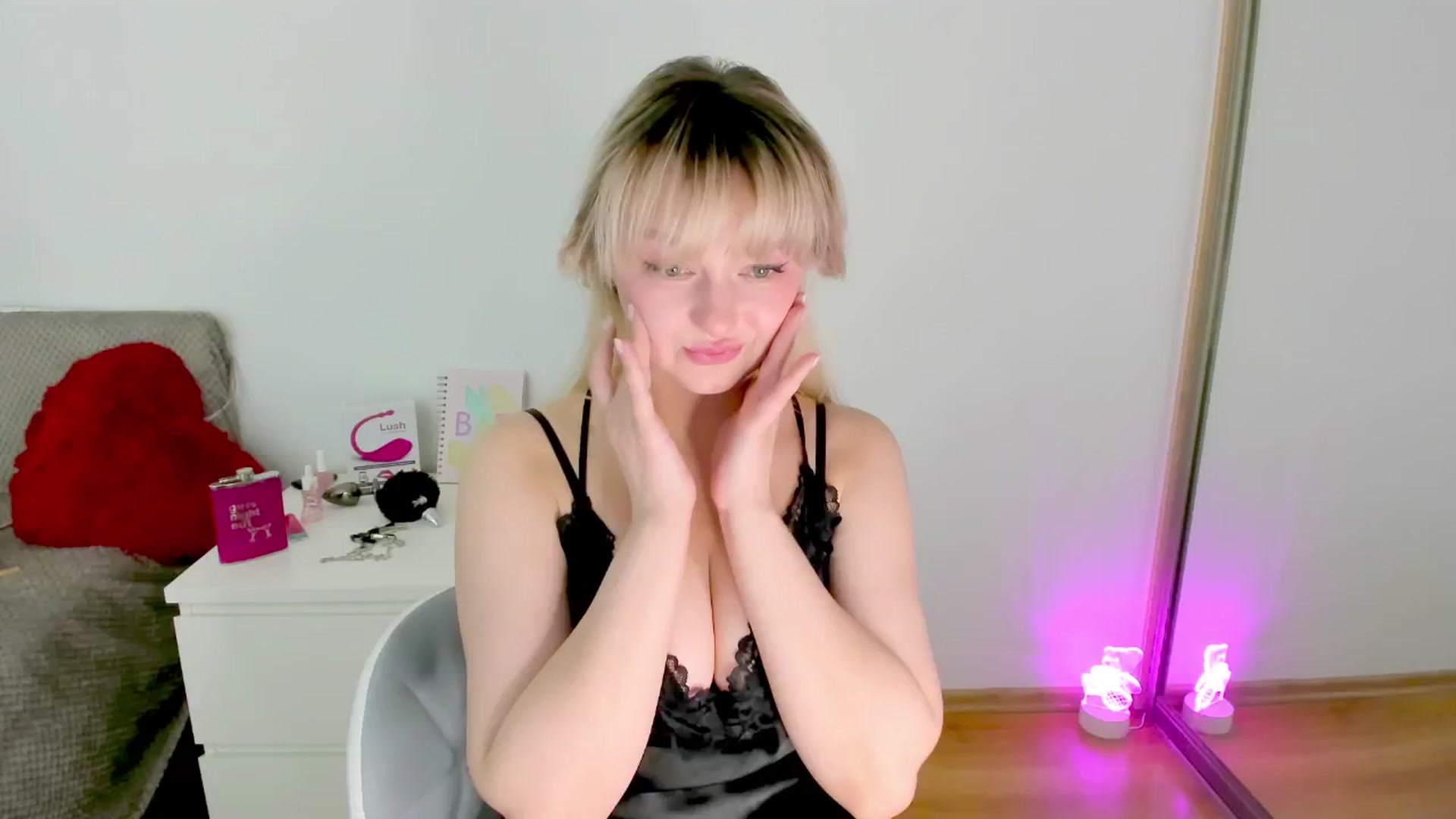 Gallery image thumbnail from IdolHannaa's myfreecams stream on, 12/25/2025, 03:52 image 18 of 20